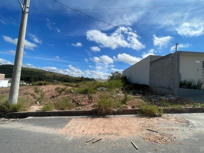 Lote amplo à venda com 250m  no Real Parque em Barbacena-MG
