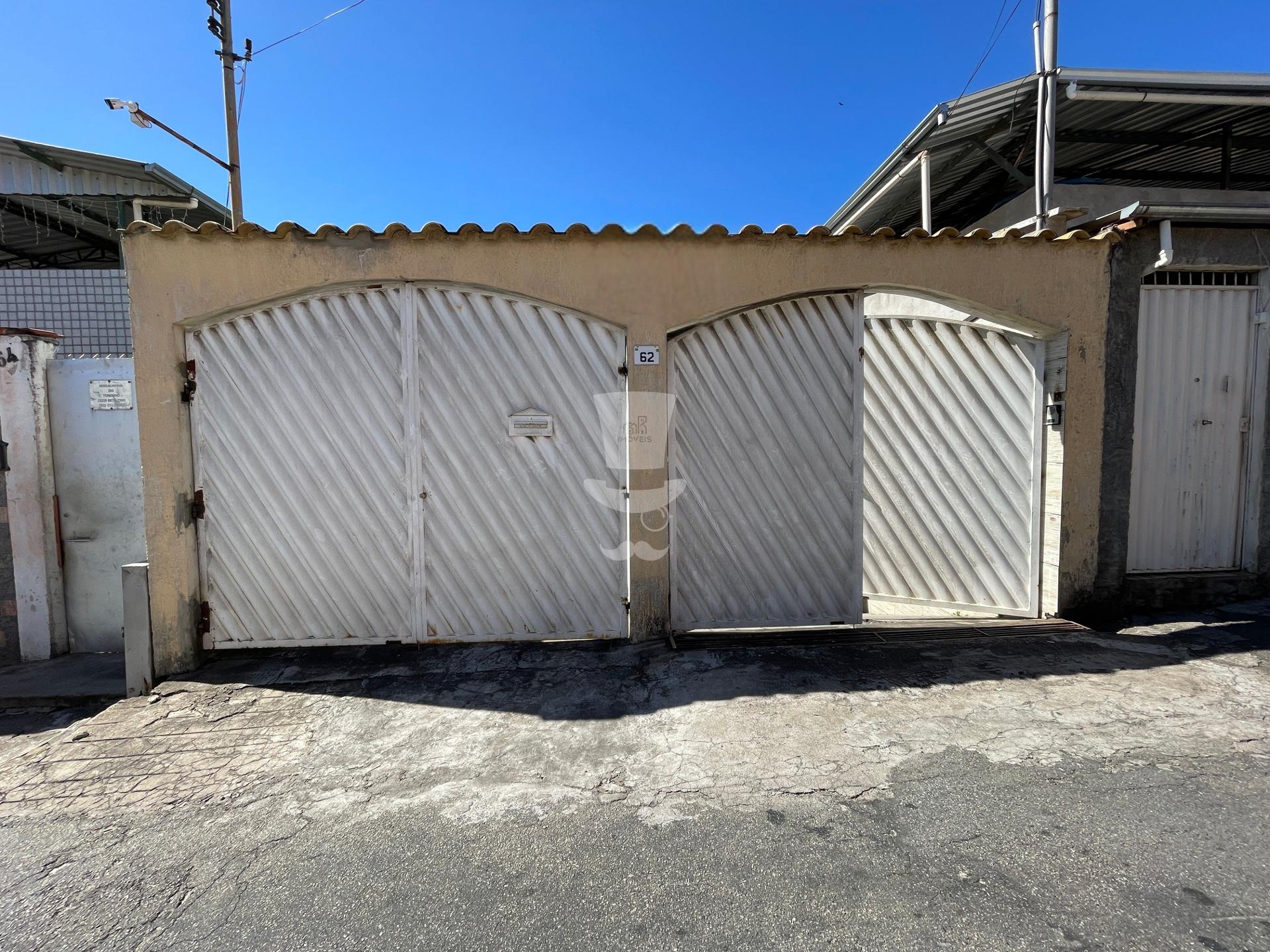 Casa à venda em Barbacena-MG com 3 quartos no Santa Efigênia