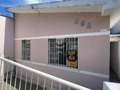 Casa para loca??o em Barbacena com 2 dormit?rio no Centro.