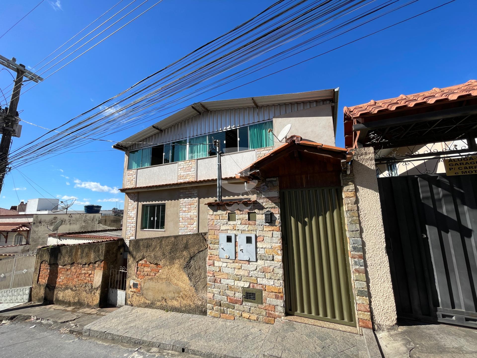 Casa com 3 dormitórios à venda no Funcionários em Barbacena - MG