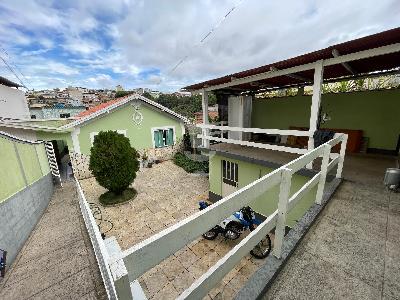 Casa à venda com 3 dormitórios no Carmo em Barbacena - MG