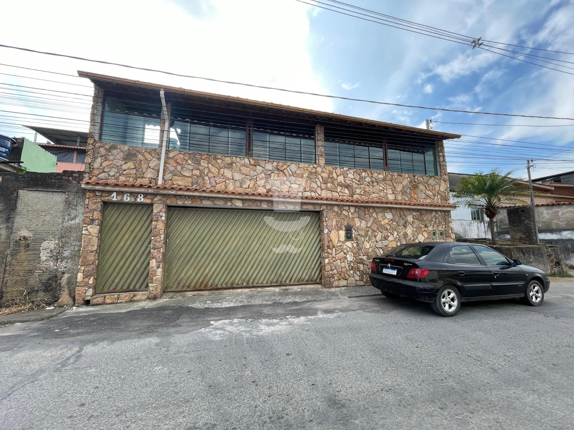 Casa à venda em BARBACENA - MG com 4 quartos, 2 garagens no Sa...