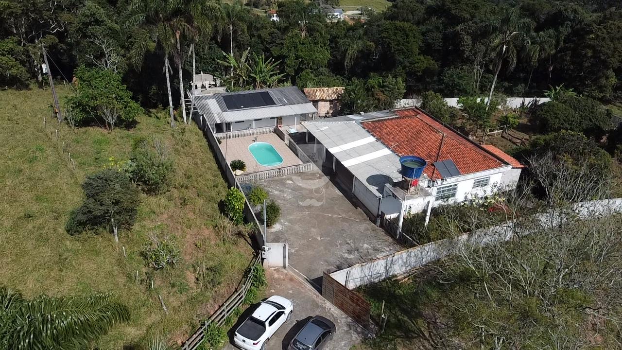 Sítio à venda com 5 quartos, sendo 1 suíte, no bairro Monte Má...