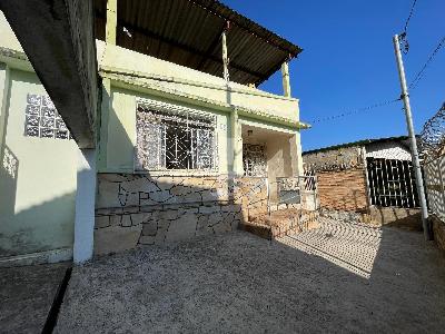 Casa à venda com 4 quartos sendo 1 suíte no Caminho Novo em Ba...