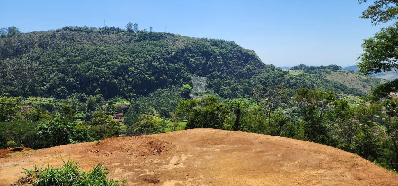 Terreno amplo com metragem de 2600m  à venda em Juiz de Fora