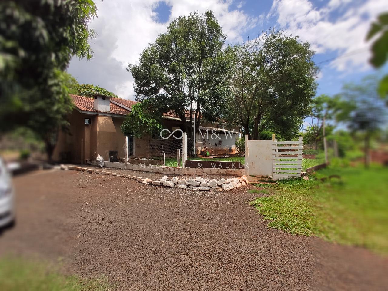 CHACARA COM CASA E BARRACAO, AREA TODA CERCADA, 2 KMS DA CIDAD...