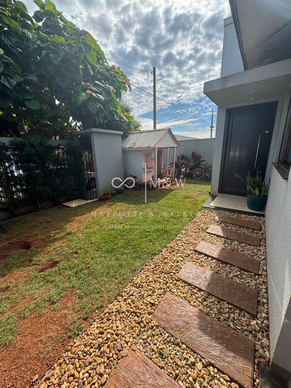 CASA A VENDA COM PISCINA,  LOTEAMENTO FLORENÇA, MEDIANEIRA - PR