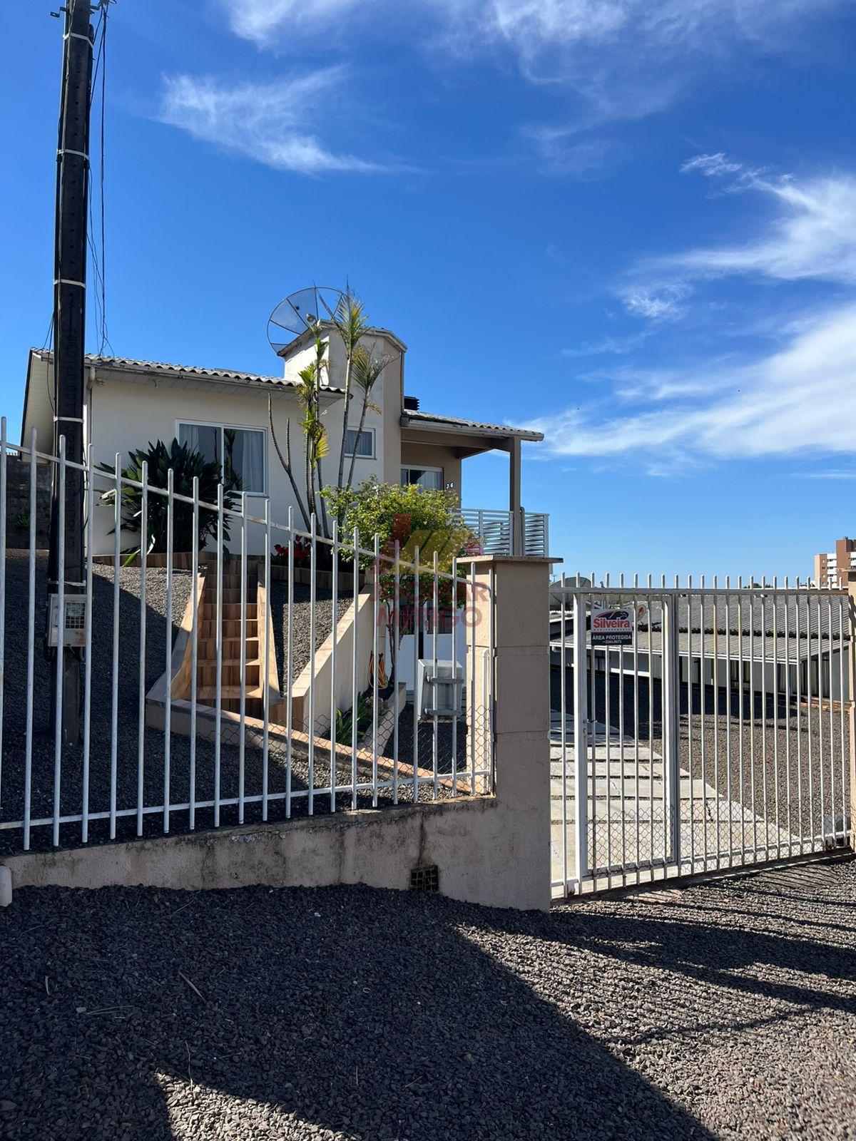 CASA À VENDA NO BAIRRO CRUZEIRO