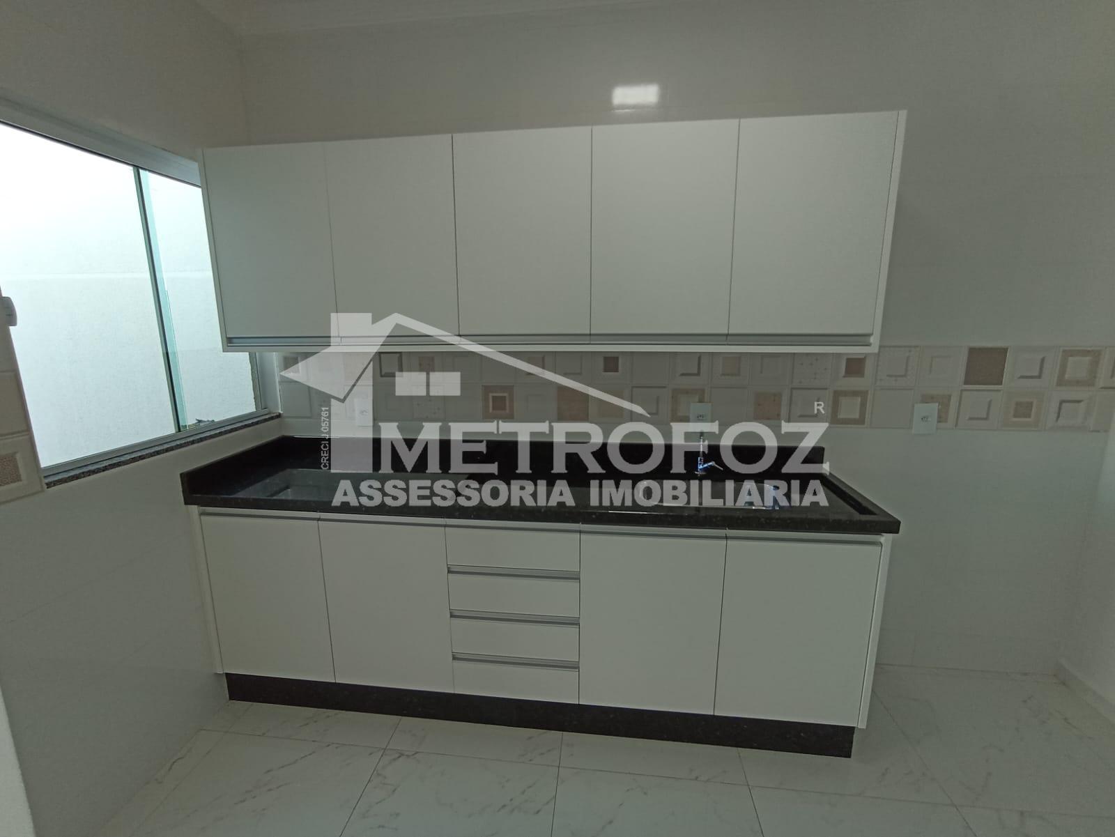 CASA À VENDA NO JARDIM CATARATAS, COM MUITA SOBRA DE QUINTAL, ...