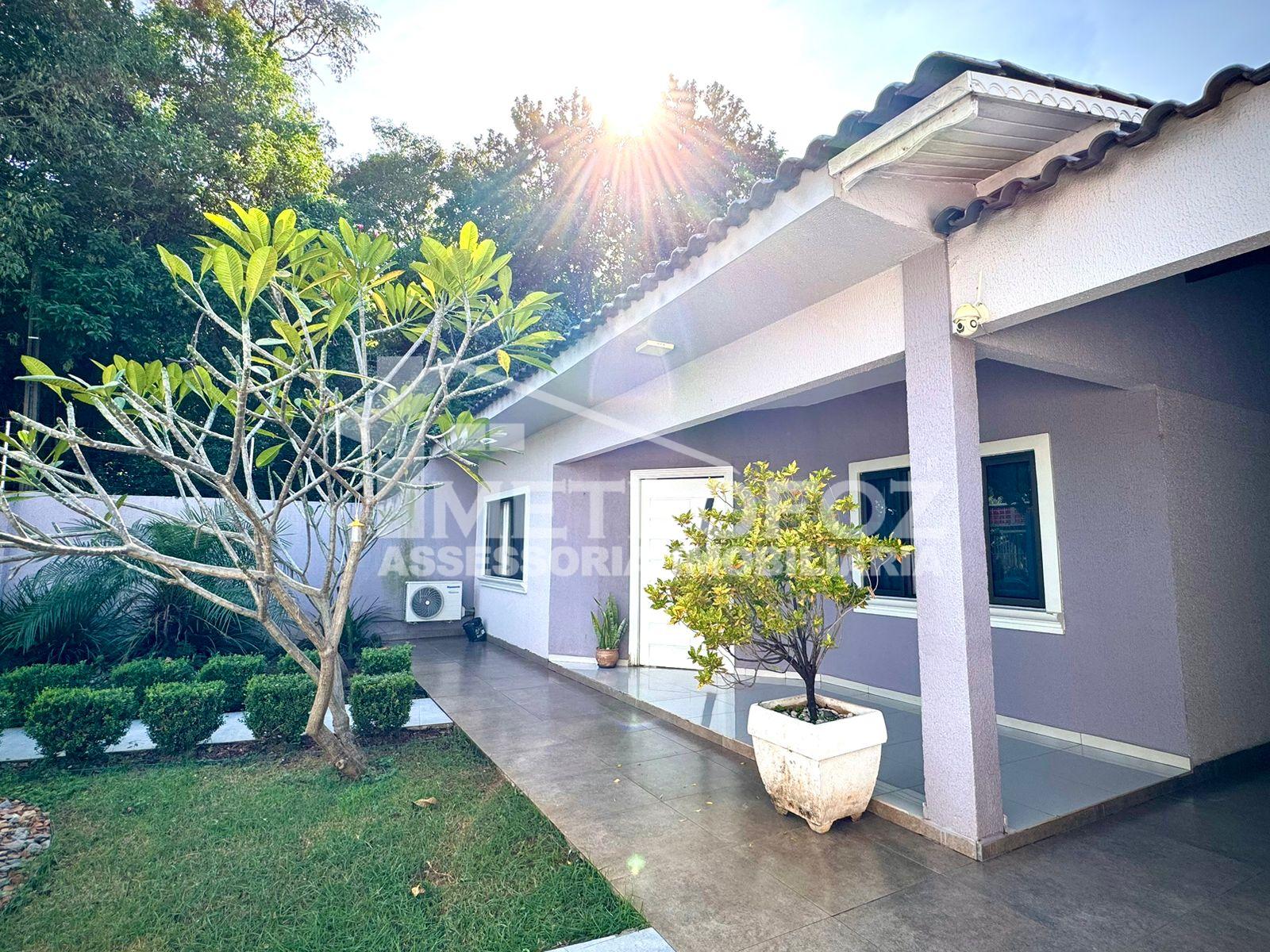 Linda Casa com piscina, suite mais dois quartos à venda no Cam...
