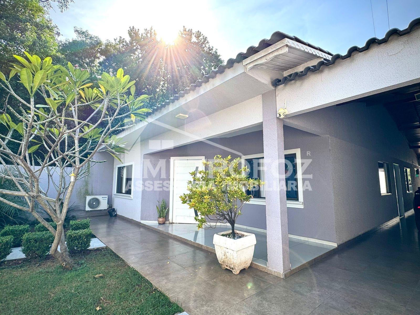 Linda Casa com piscina, suite mais dois quartos à venda no Cam...