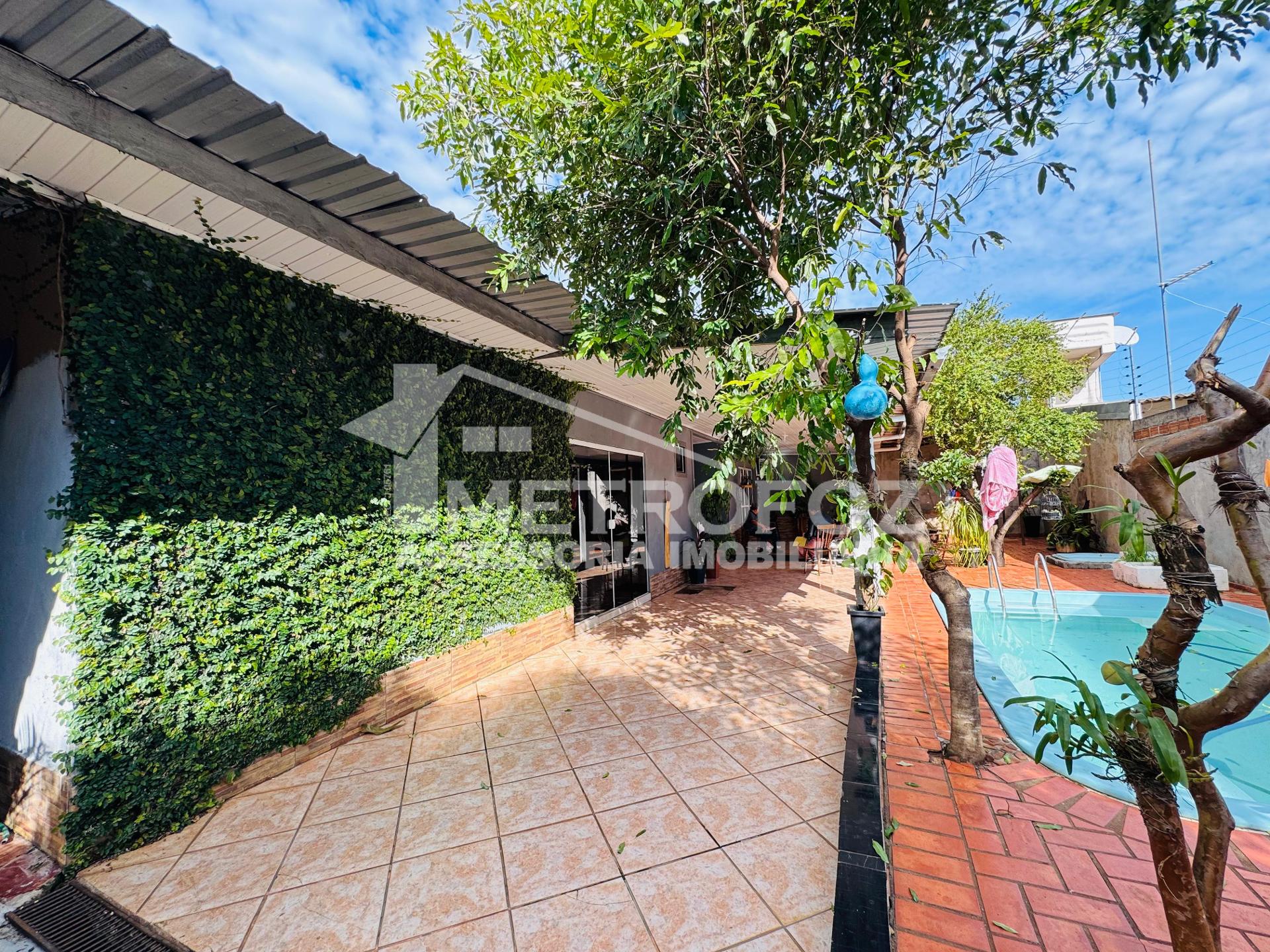 Casa à venda com sala comercial na frente, Av Safira, OURO VER...