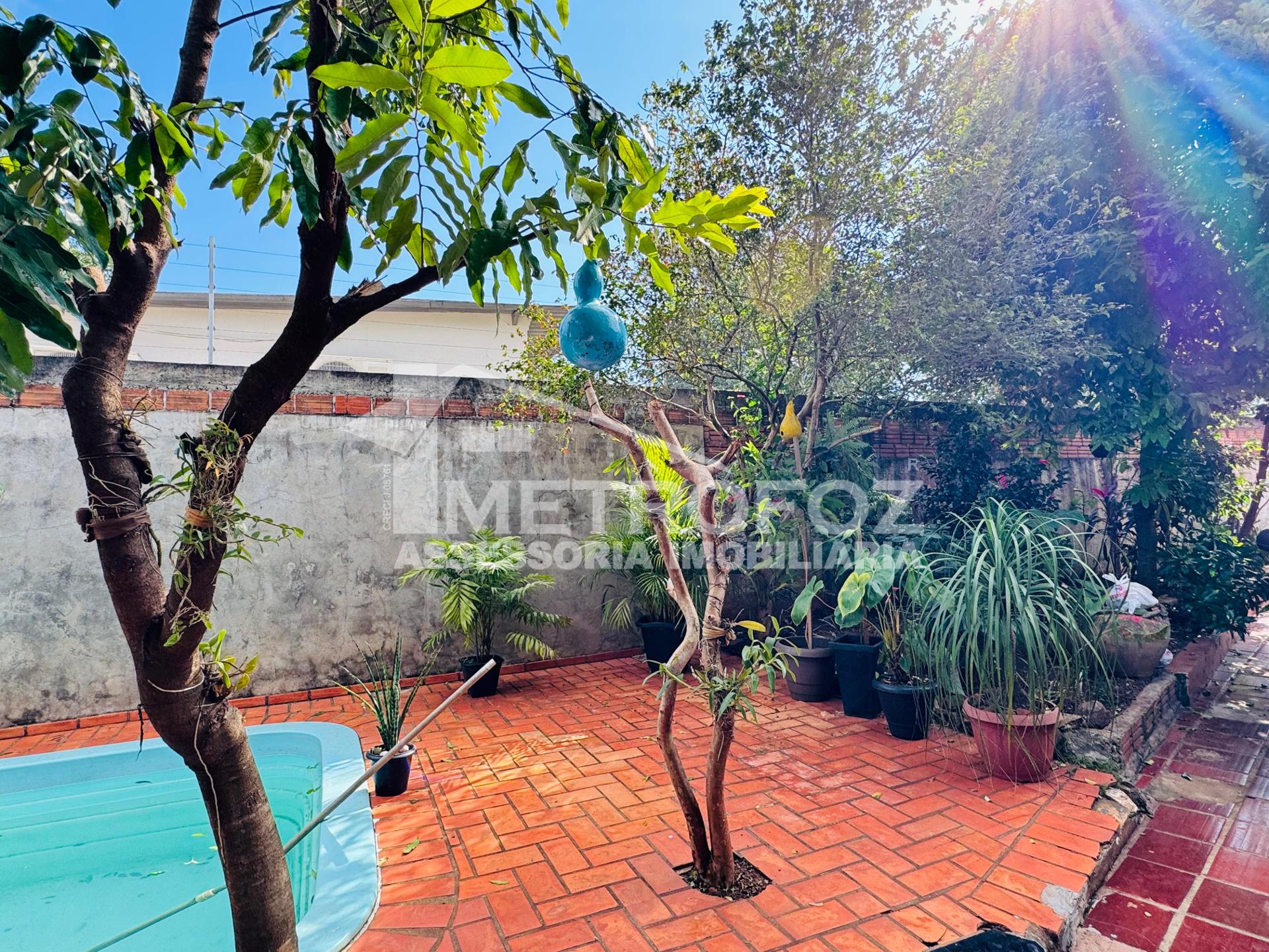 Casa à venda com sala comercial na frente, Av Safira, OURO VER...