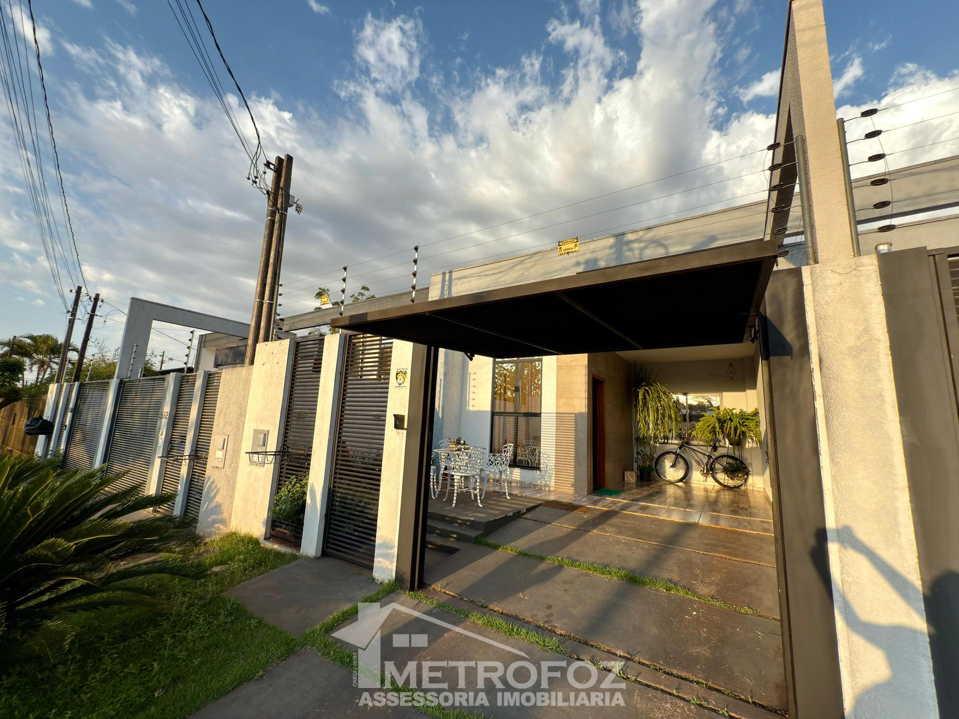 Casa à venda, semi mobiliada e com 14 placas fotovoltaicas, JA...