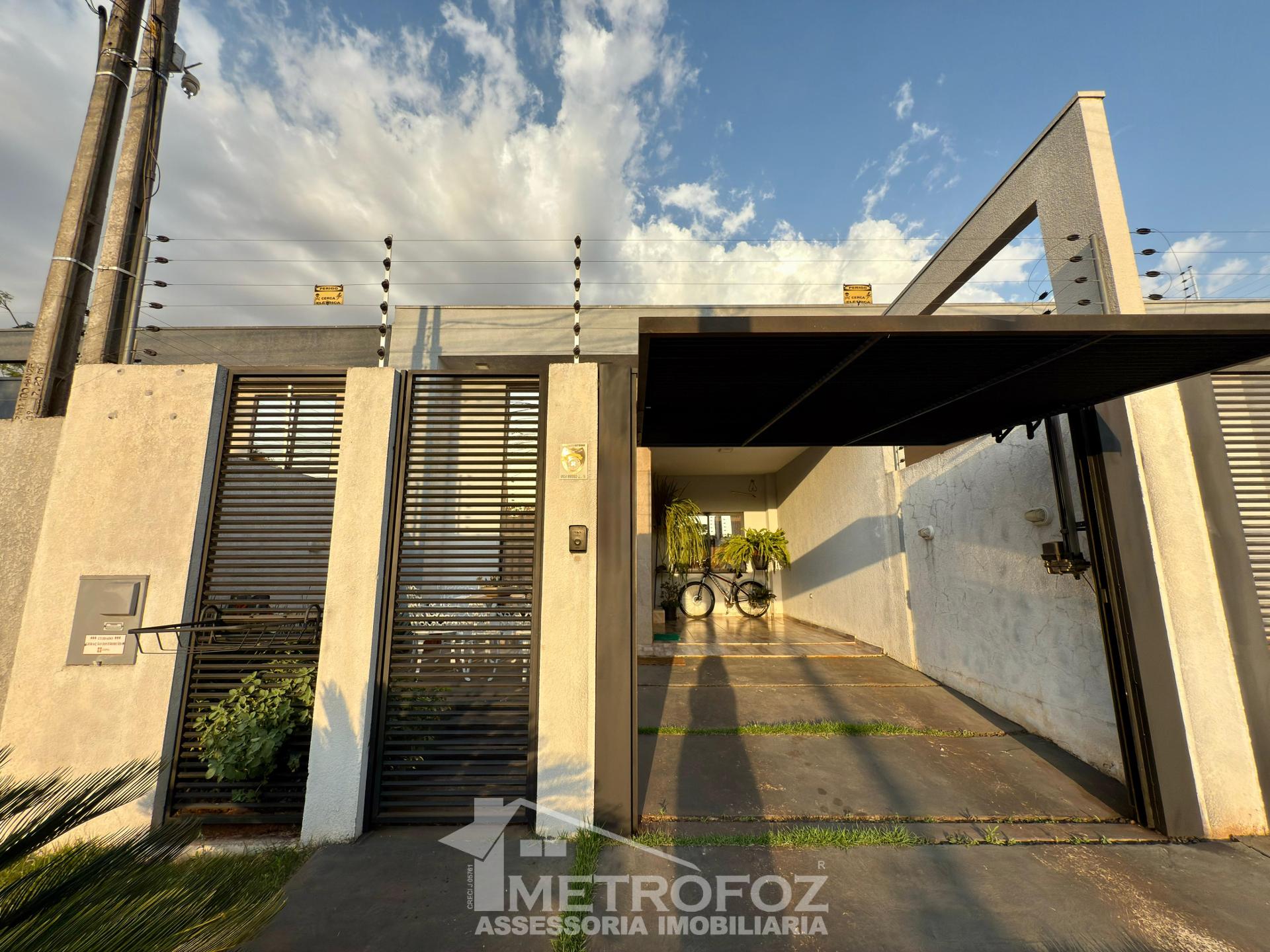 Casa à venda, semi mobiliada e com 14 placas fotovoltaicas, JA...