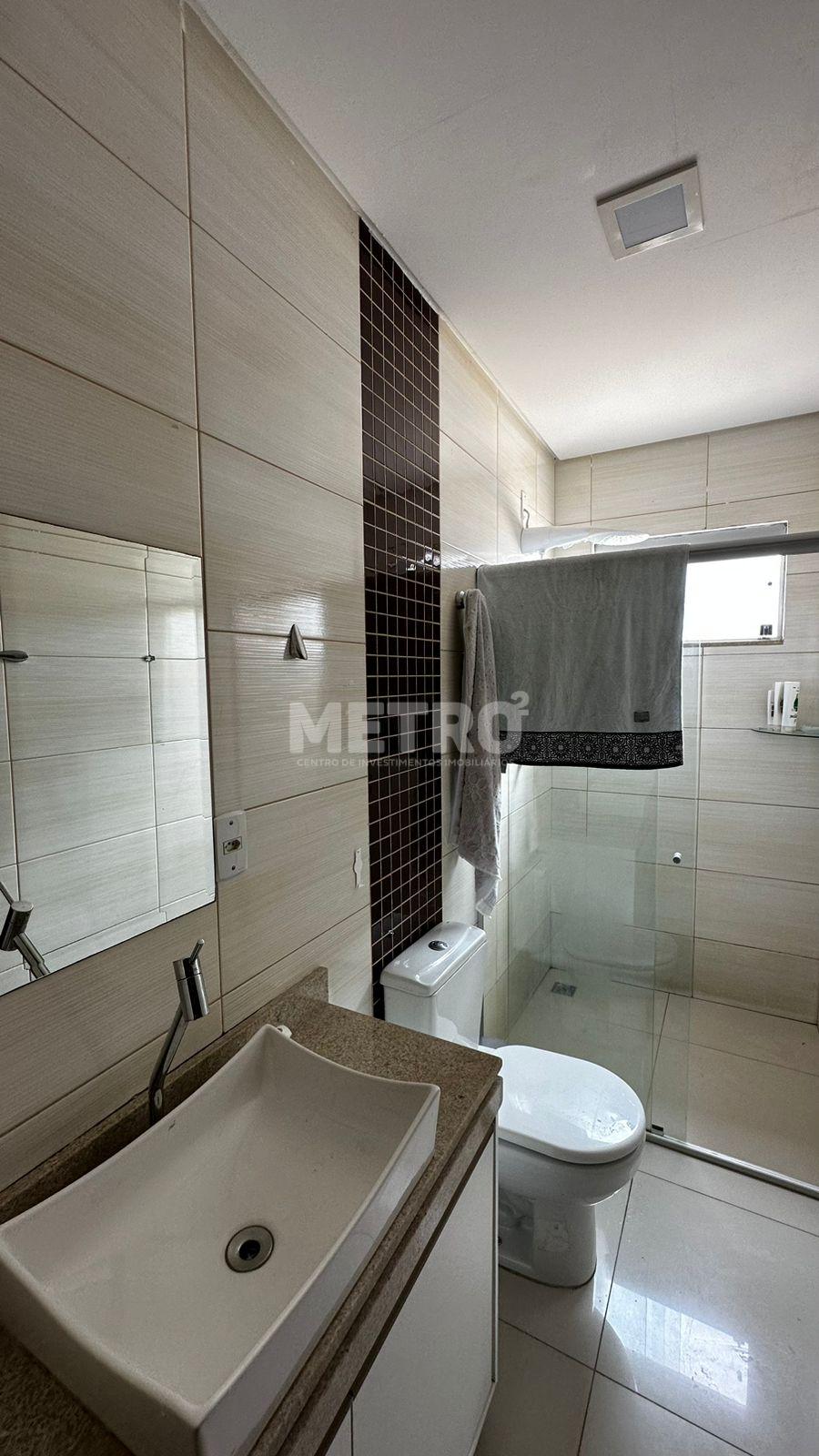 Casa à venda com 4 quartos, 165m² - Foto 2