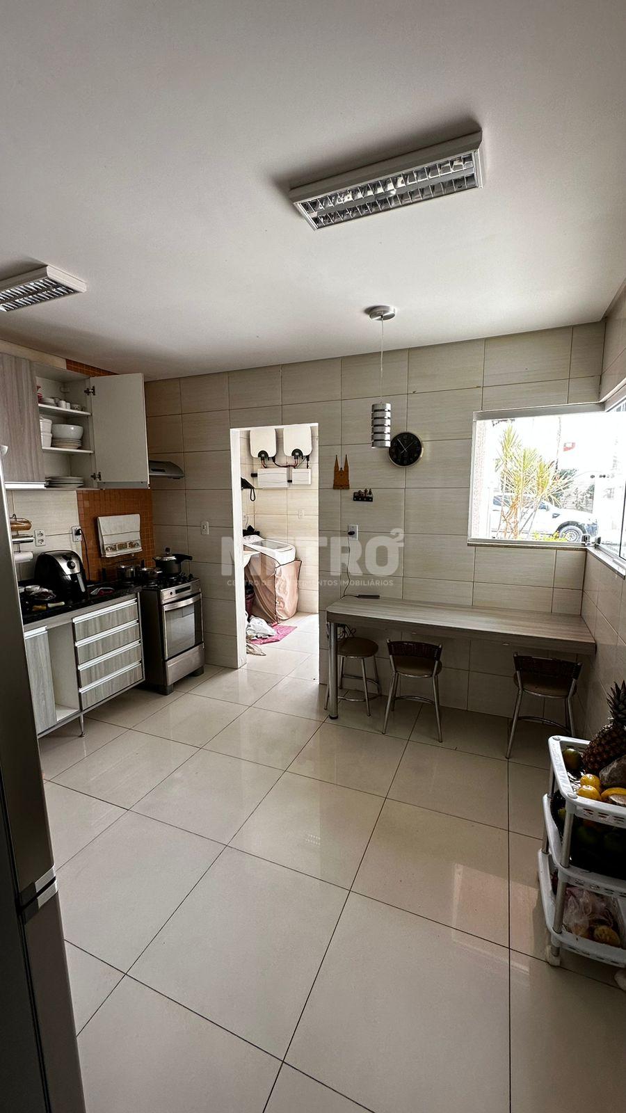 Casa à venda com 4 quartos, 165m² - Foto 10