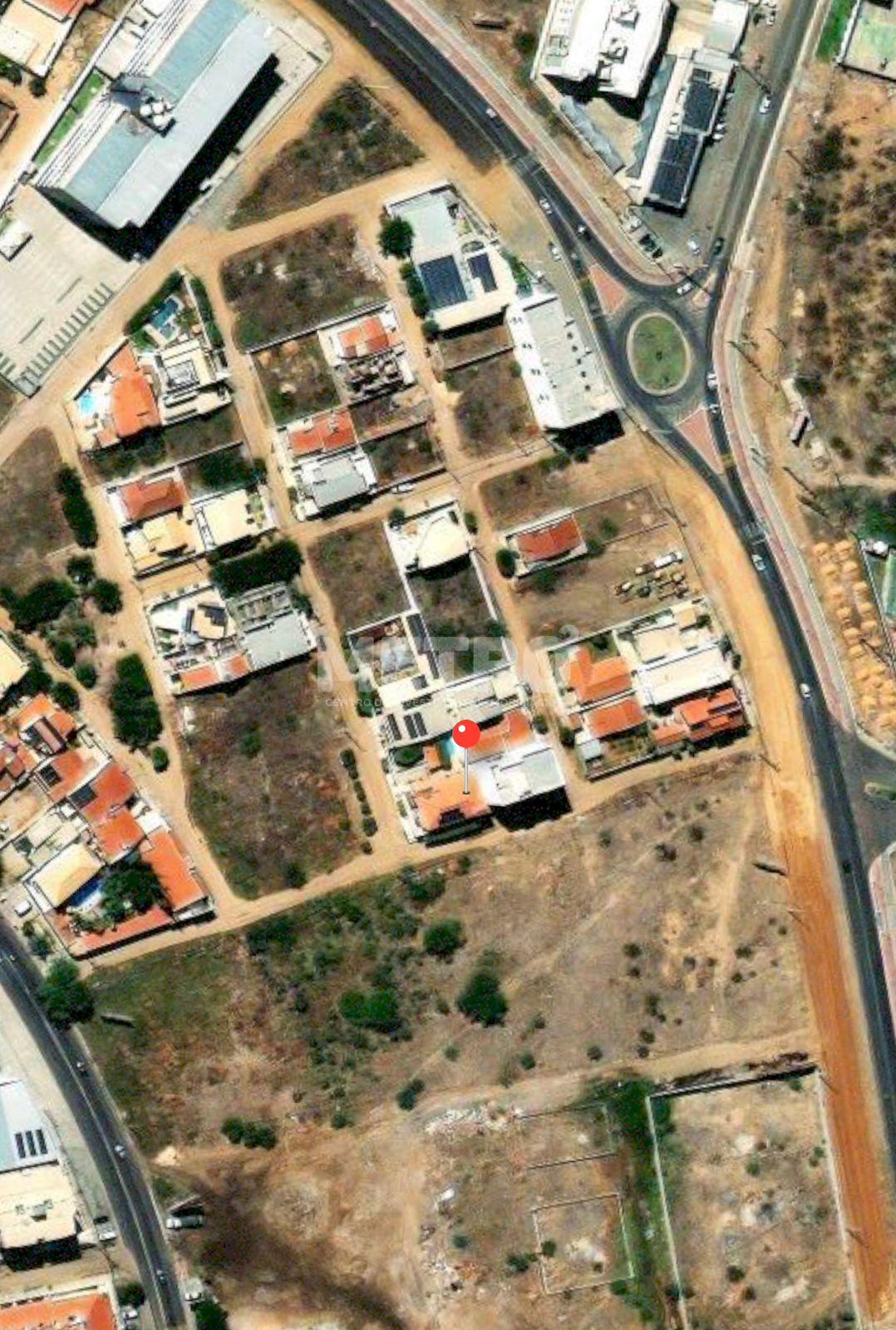 Terreno à venda com 1 quarto, 300m² - Foto 1