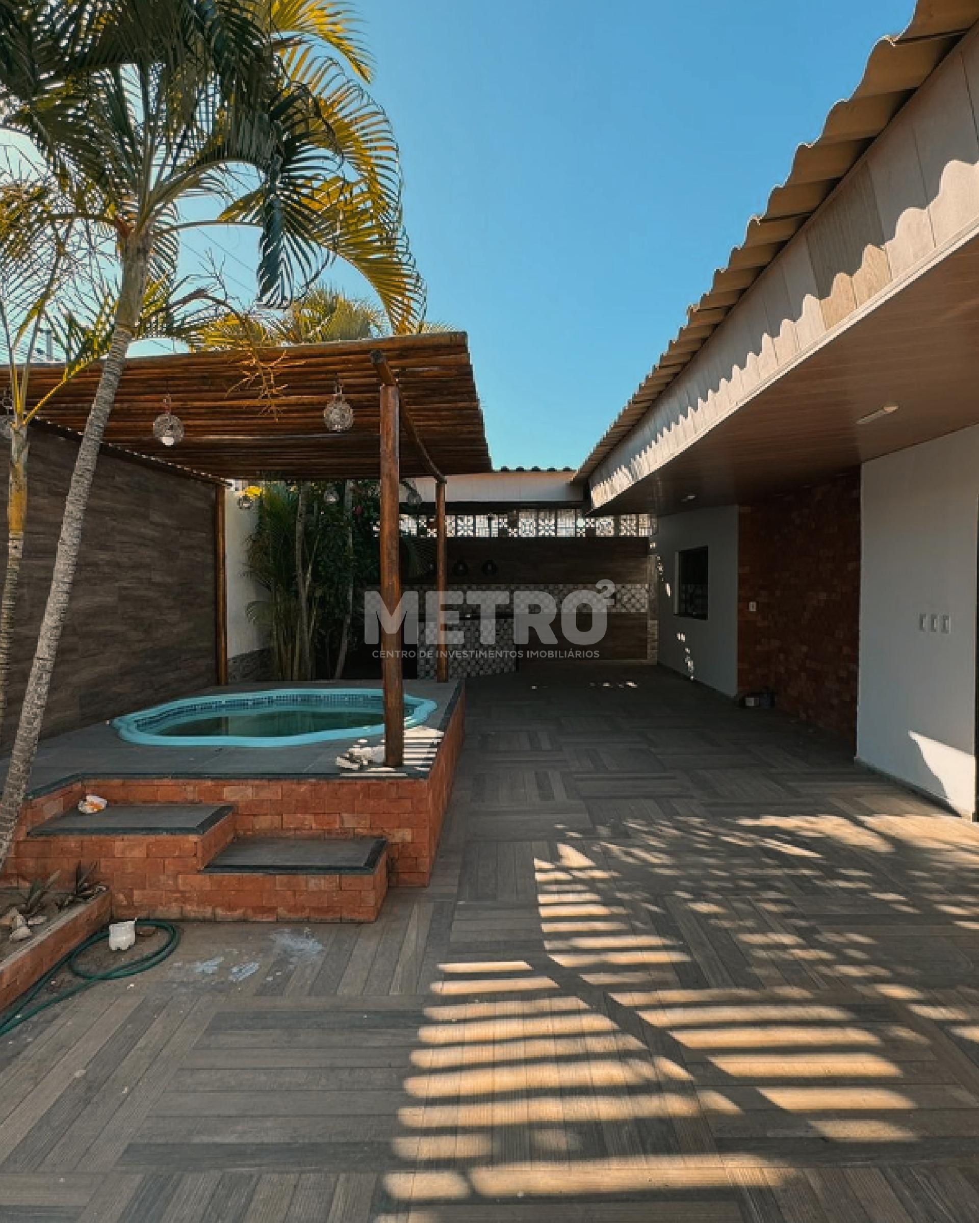 Casa Caminho do Sol, Três quartos, sendo dois suítes, uma com ...