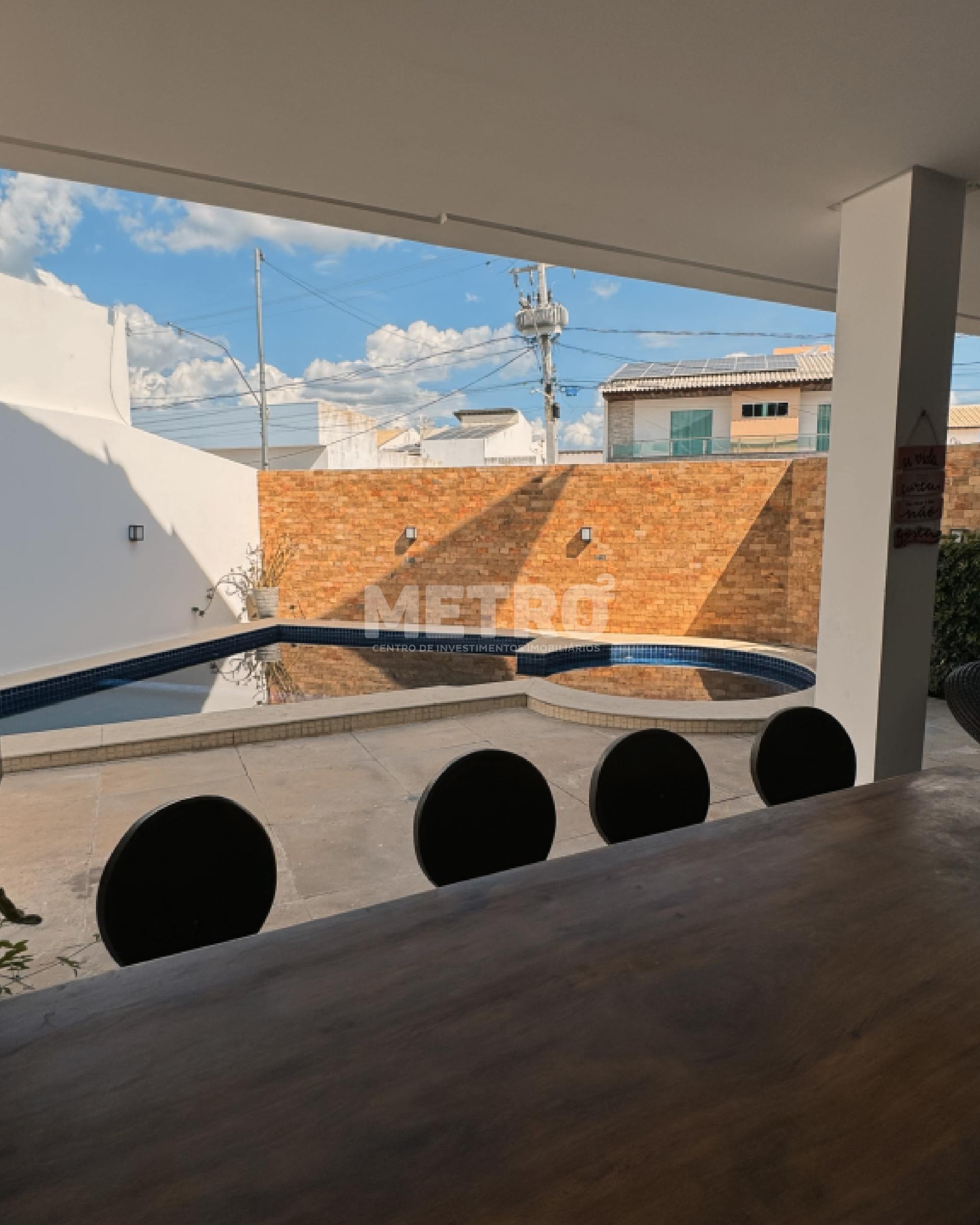 4 4 sendo 03 suítes, com closet, Piscina, Área gourmet com chu...