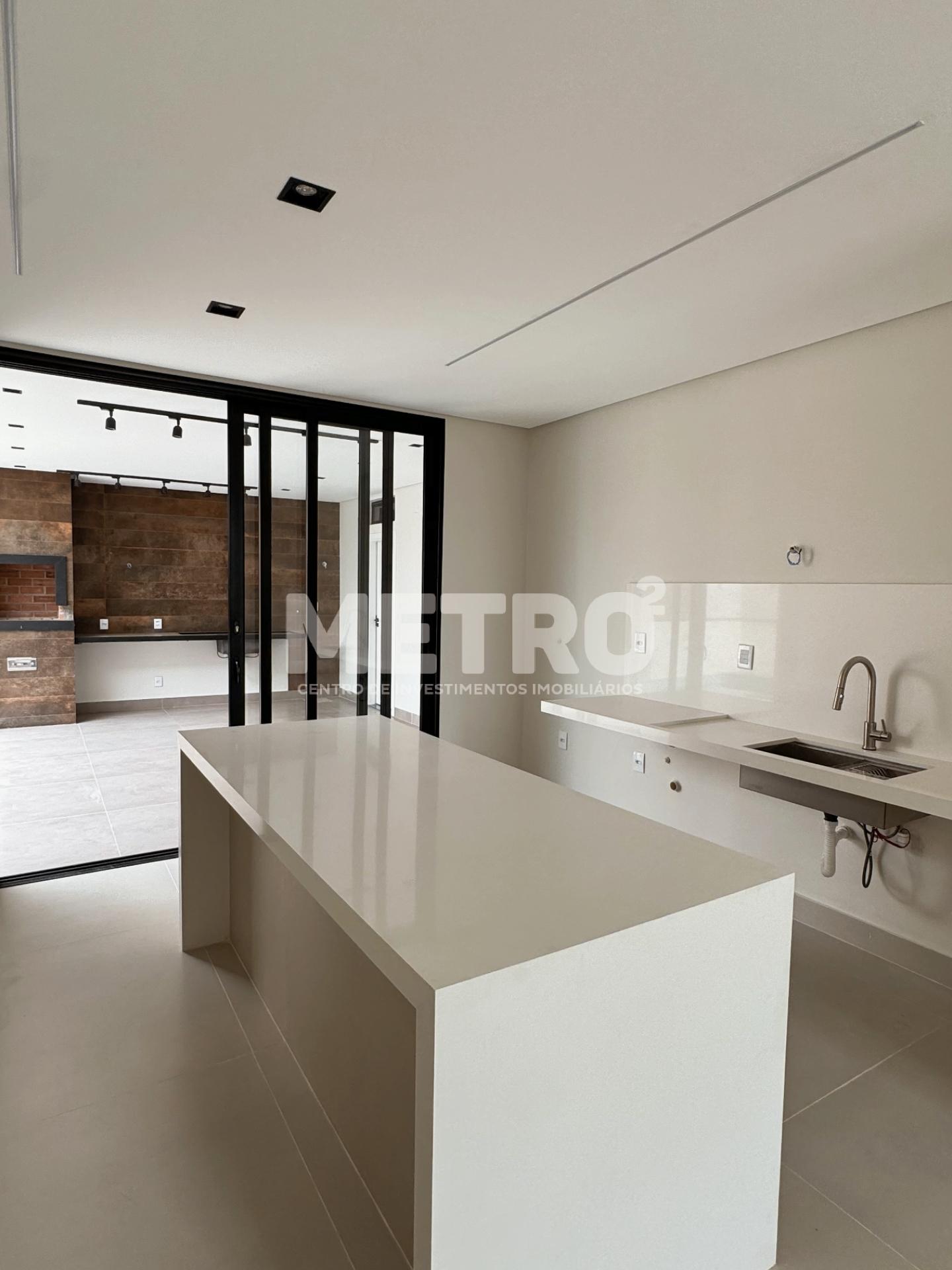 Casa à venda no Cond. Velho Chico com 3 suítes, uma com closet...