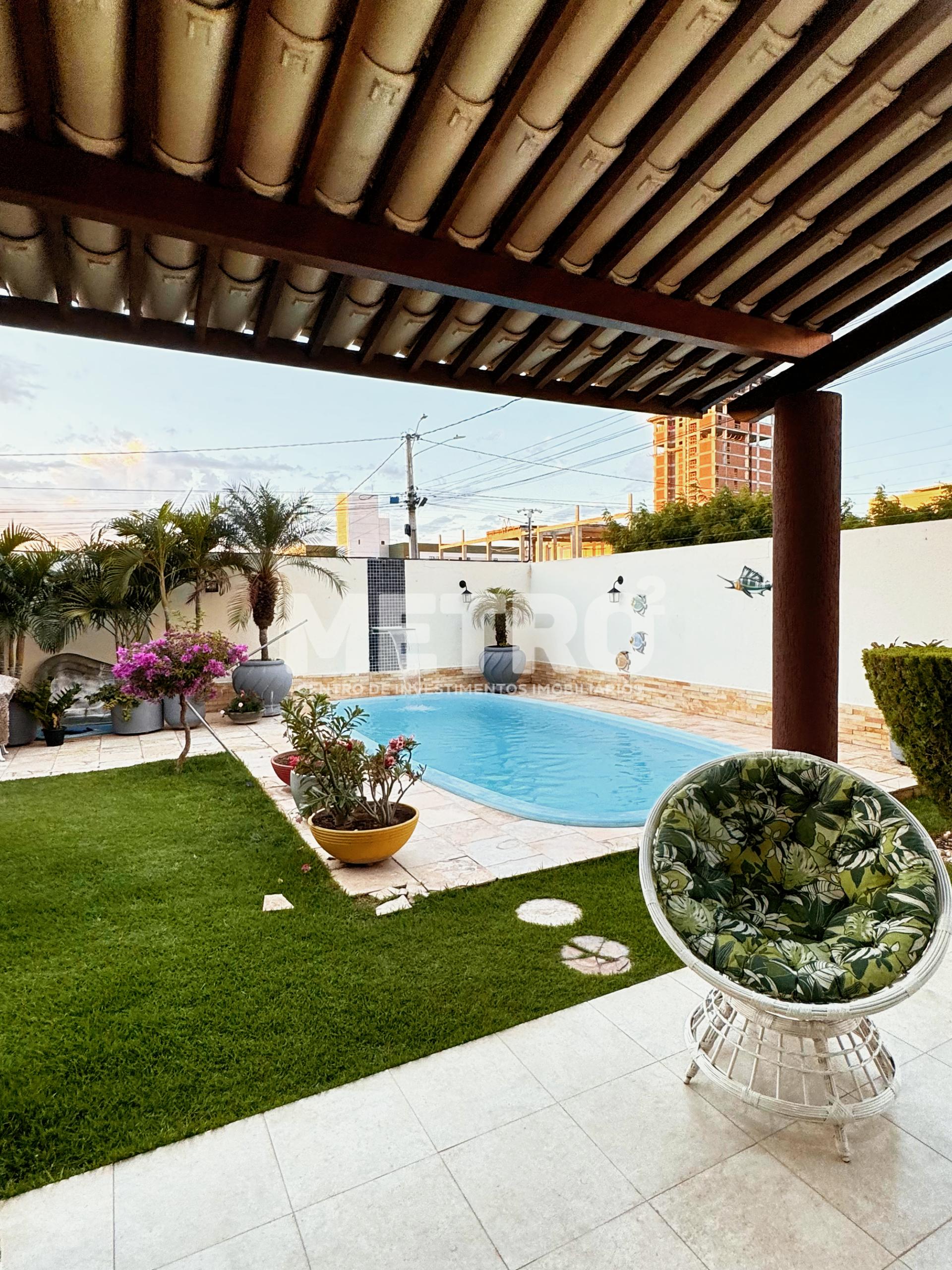 Casa à venda com 2 quartos, 245m² - Foto 2