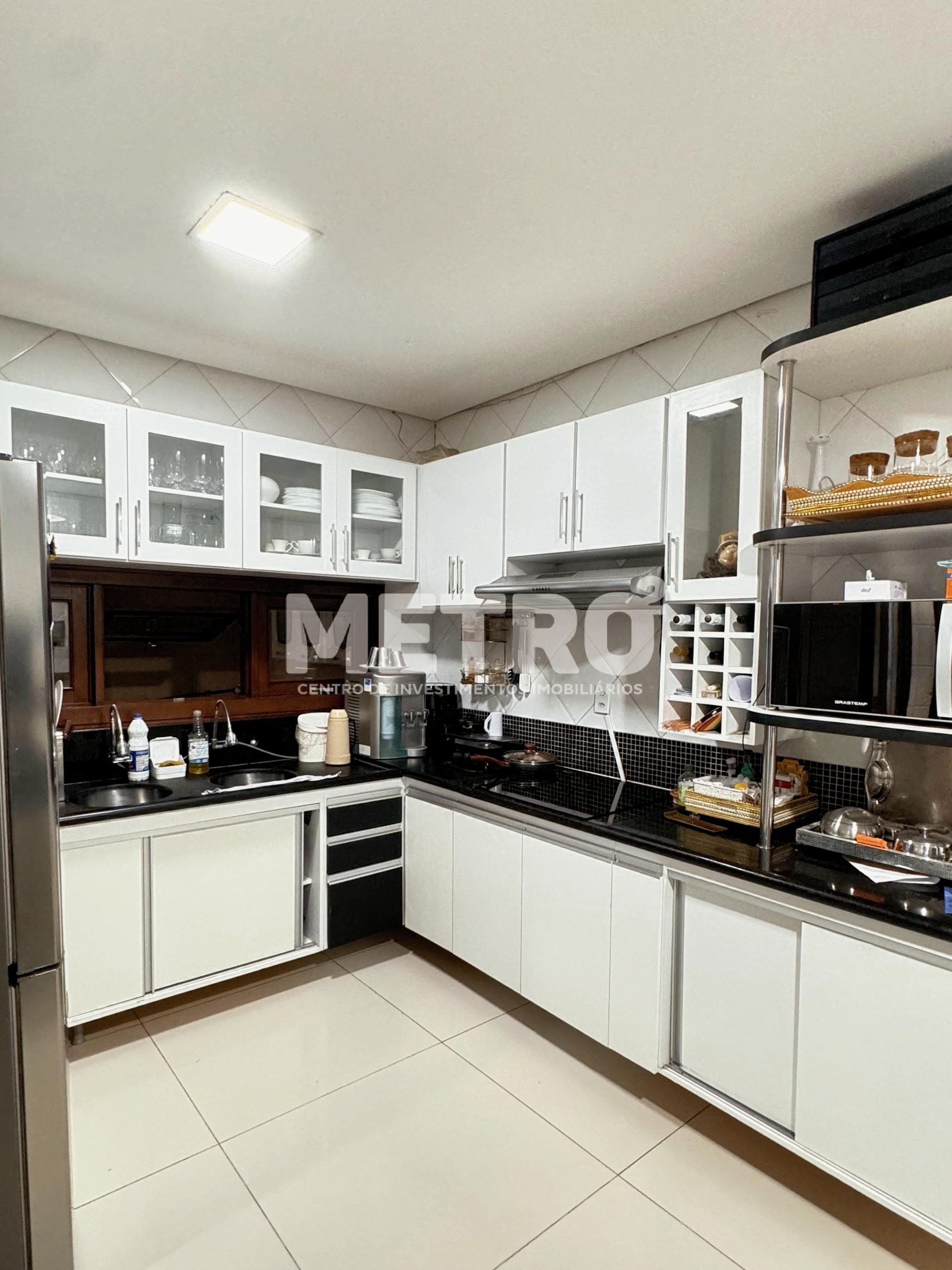 Casa à venda com 2 quartos, 245m² - Foto 7