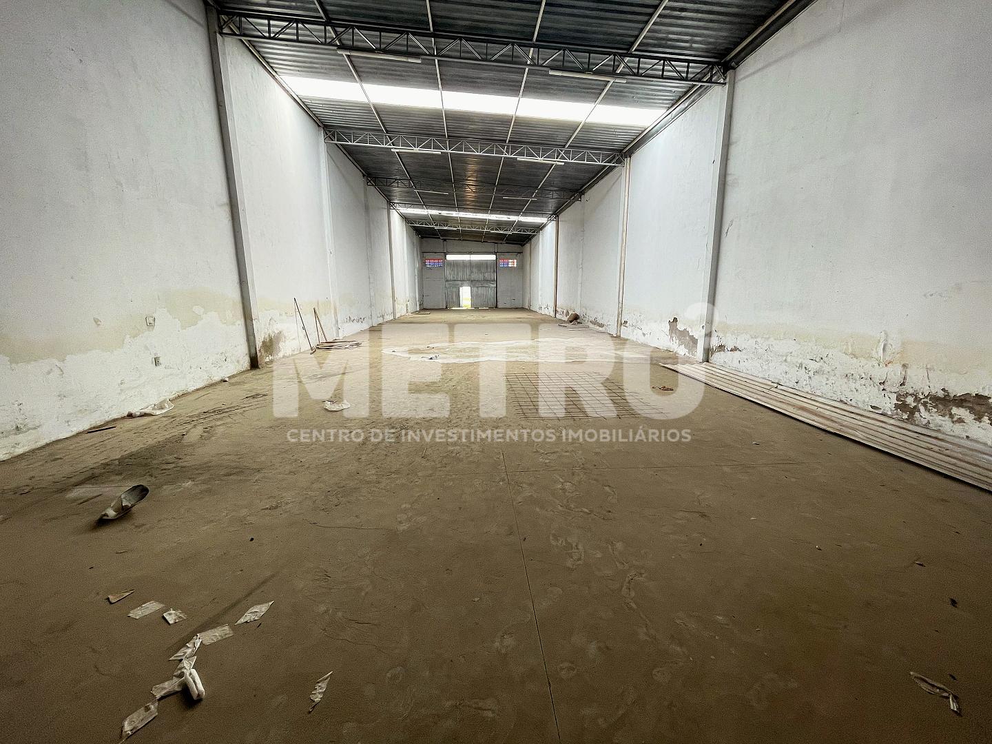 Depósito-Galpão-Armazém para alugar, 450m² - Foto 1