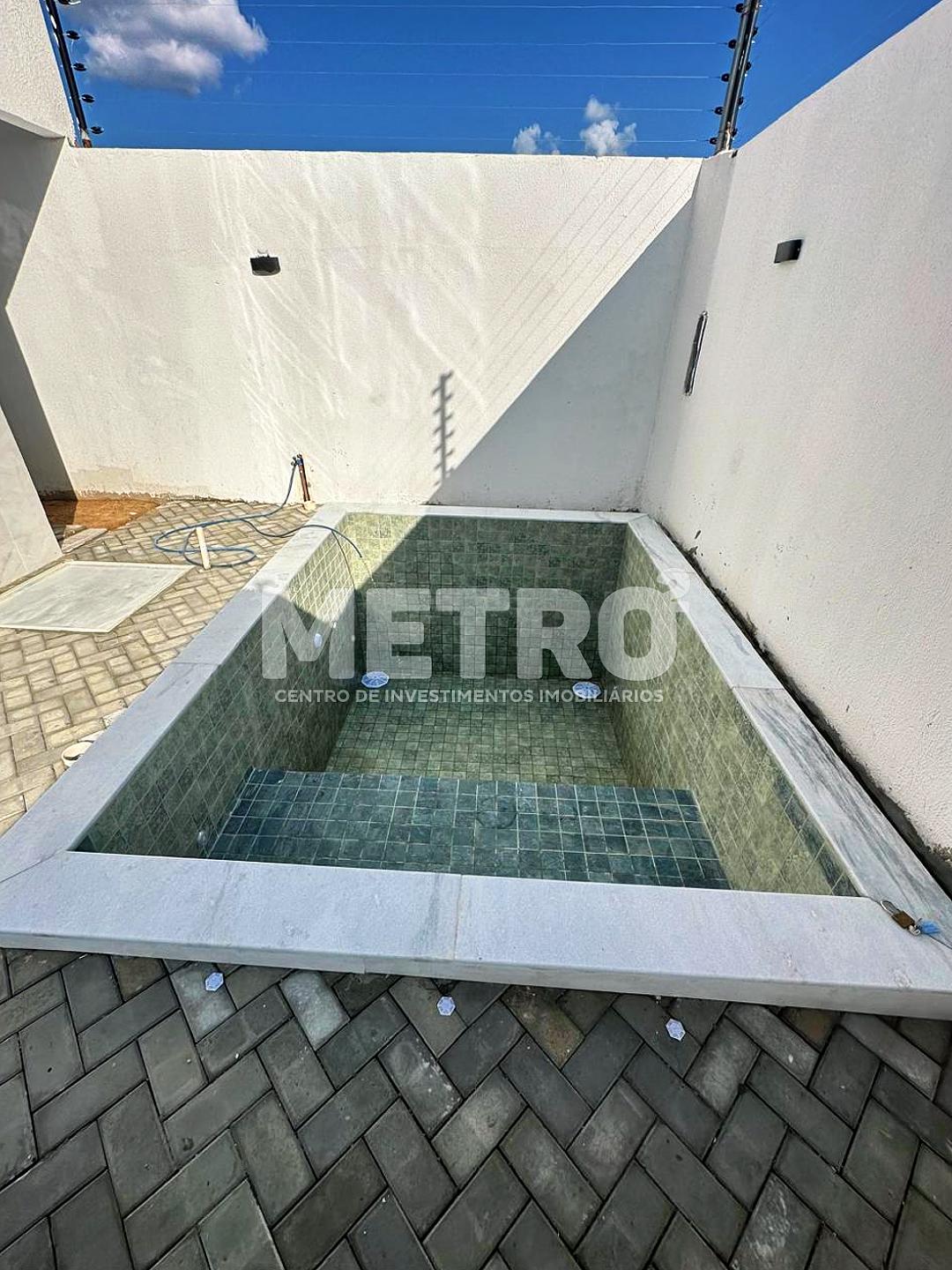 Casa à venda no Colinas do Rio com 3 quartos, piscina, PETROLI...