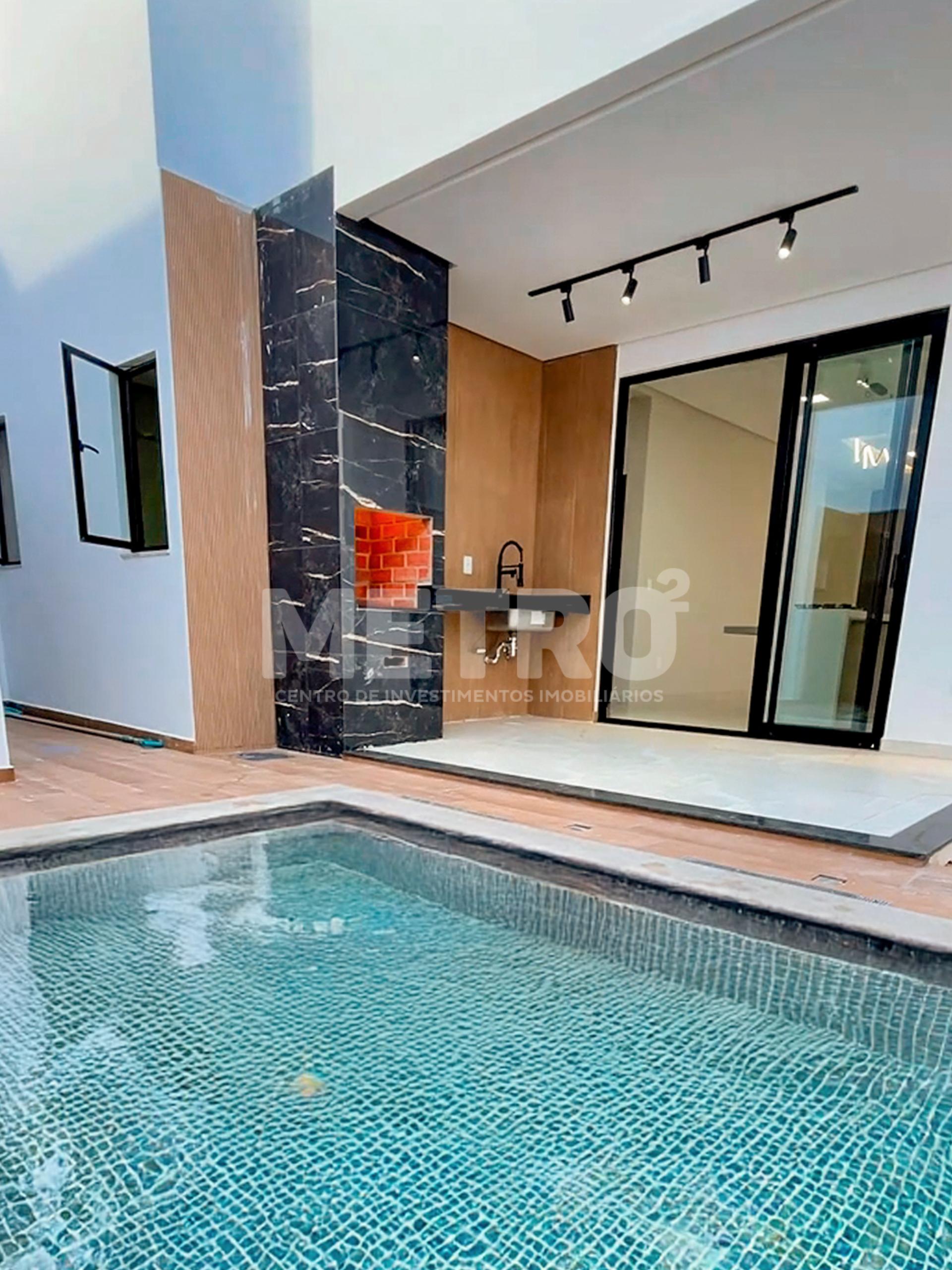 Casa à venda no Cond. Buona Vita com 3 suítes, piscina, PETROL...