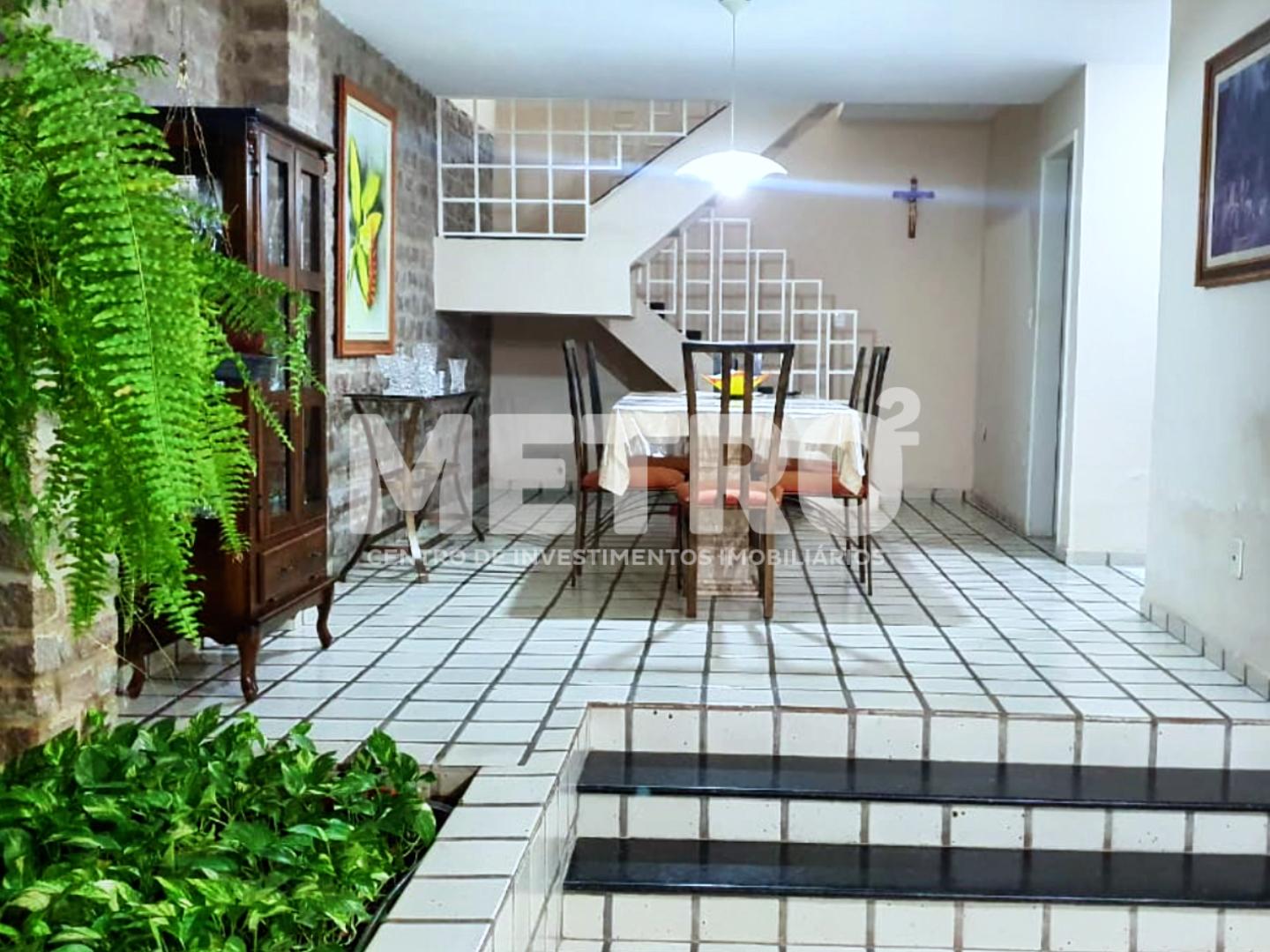 Casa à venda no Bairro São José com 3 quartos, sendo 2 suítes,...