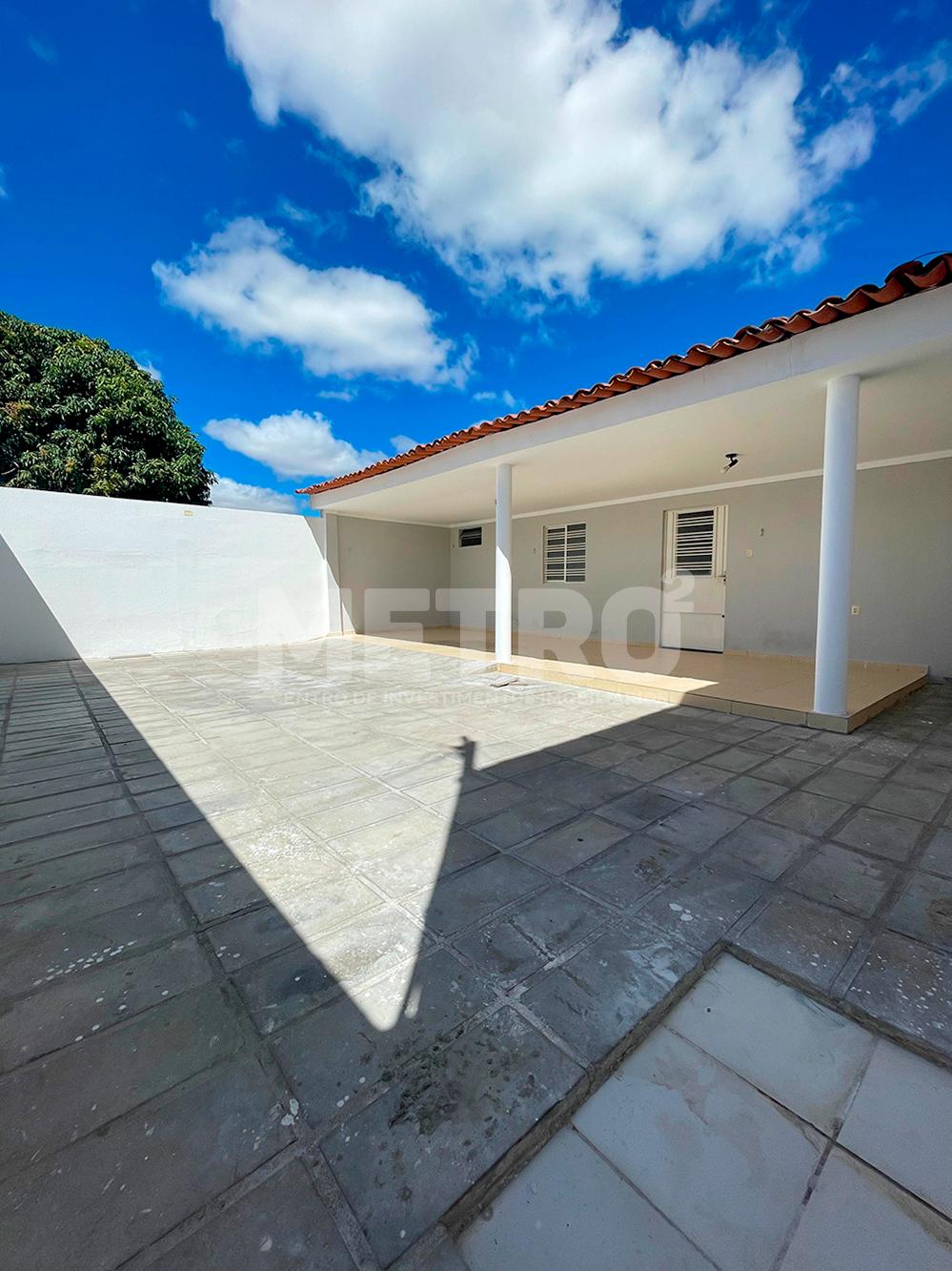 Casa à venda na Cohab Massangano, 3 quartos, sendo uma suíte, ...