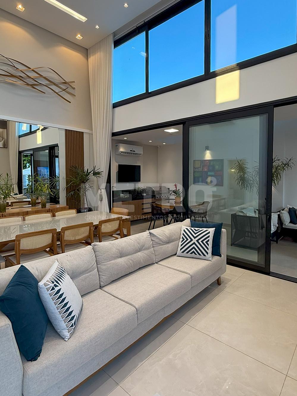 Casa à venda no Cond Prime, Porteira fechada, 3  suítes, pisci...