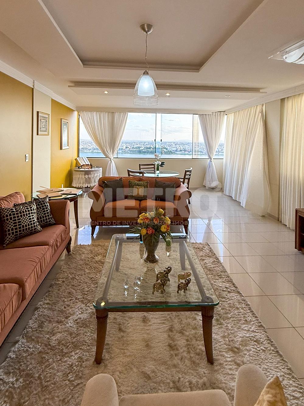 Apartamento à venda no Edf. Saphira, 3 suítes, vista para o Ri...