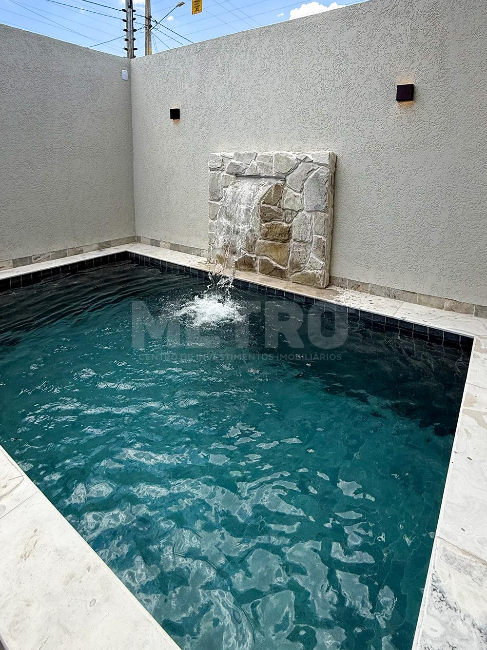 Casa à venda no Bairro Padre José de Castro, 03 suítes, piscin...