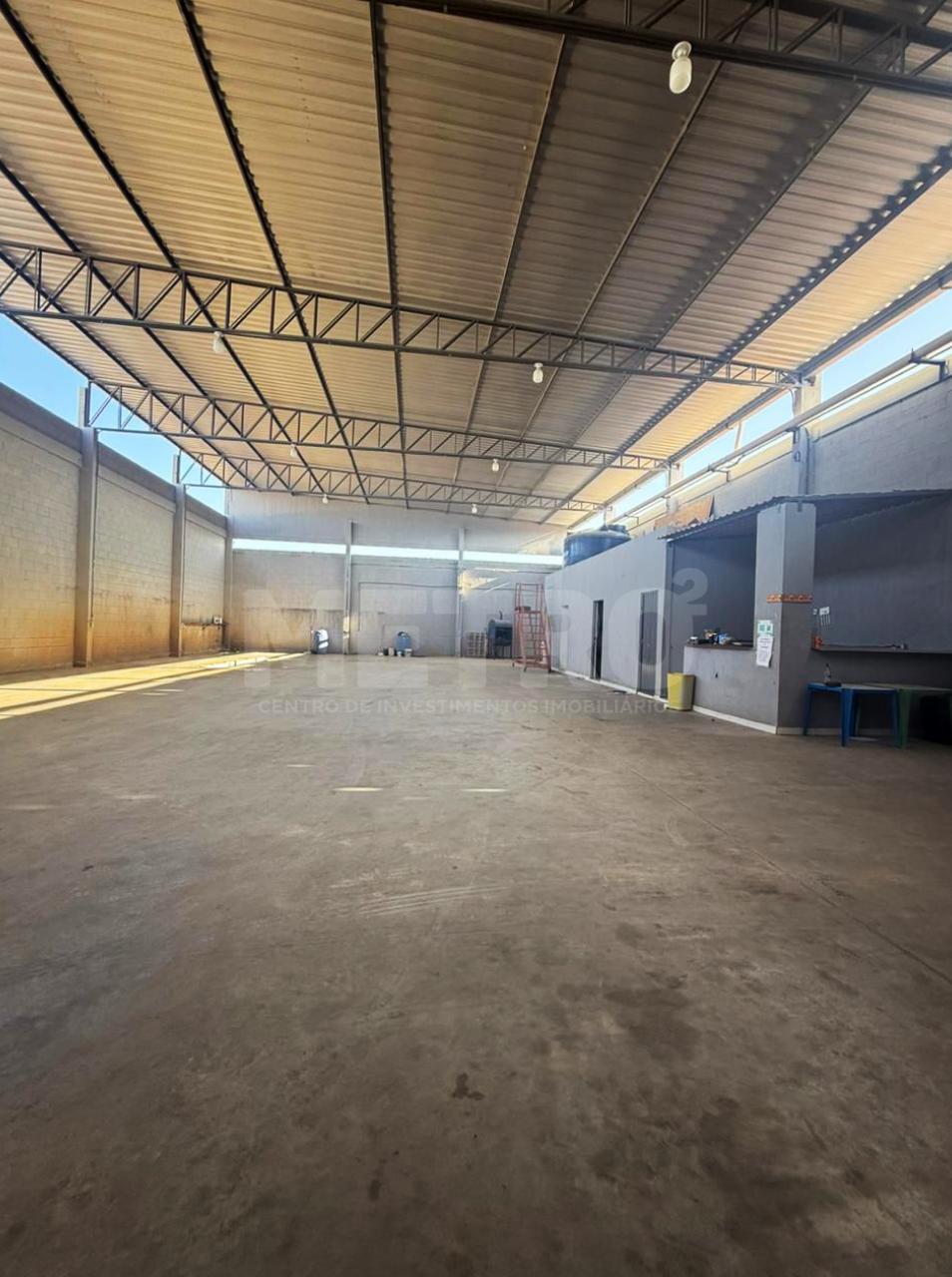 Galp?o para loca??o no Pedro Raimundo, 400m,  2 salas, copa, 2...