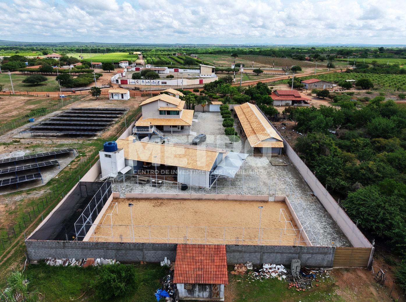 Parque de vaquejada com 2ha à venda em Petrolina, piscina, 3 c...
