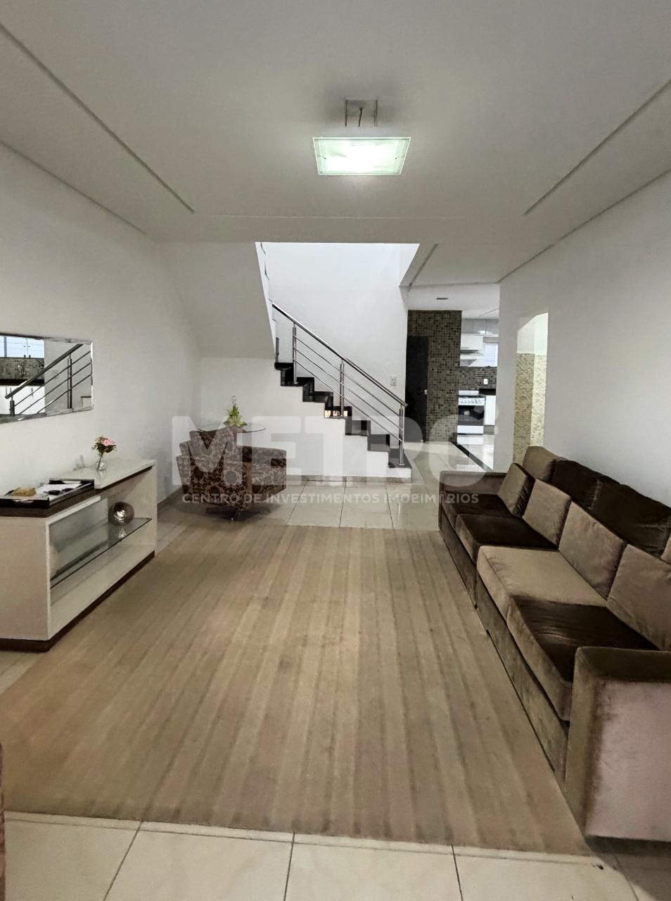 Casa, 3 quartos, 235 m² - Foto 2