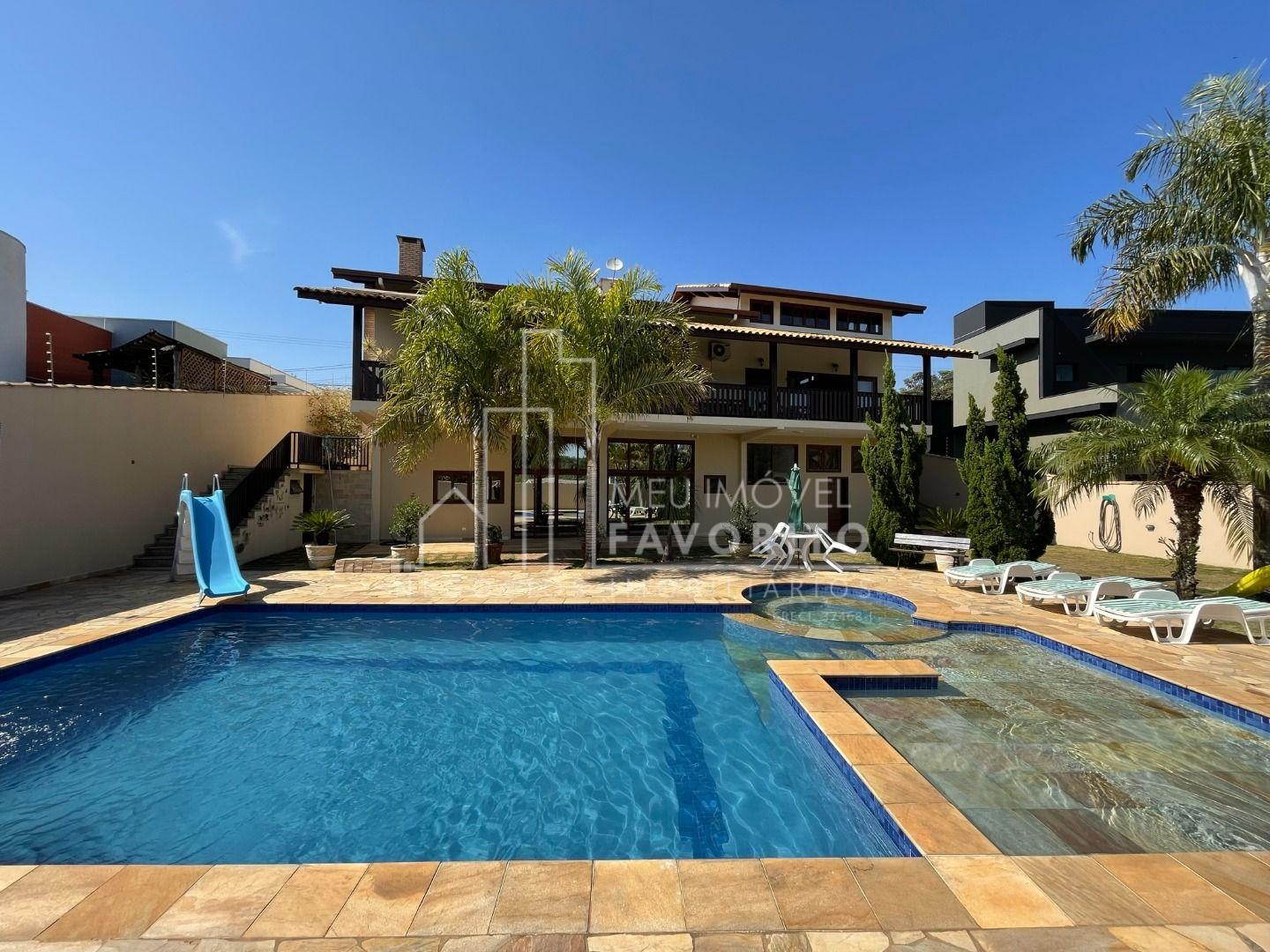 Vende-se Casa de Alto Padr?o com 4 su?tes, 502 m  por R 1.950....
