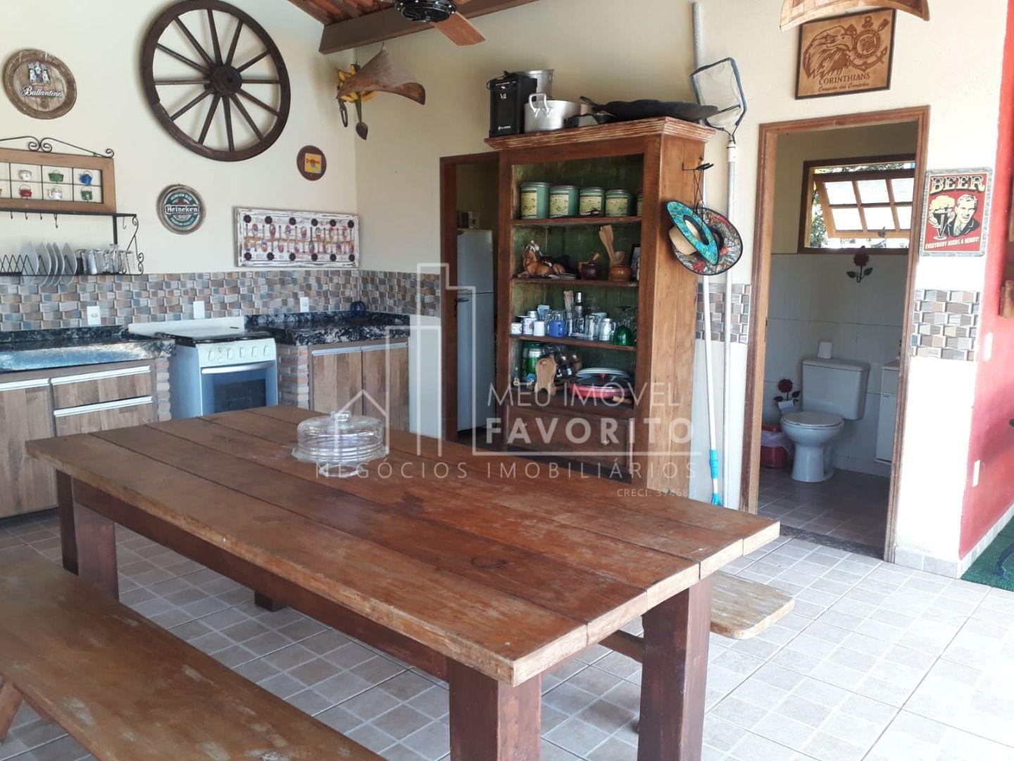 Vende-se chácara de 208 m² 4 dormitórios no Condomínio Horizon...