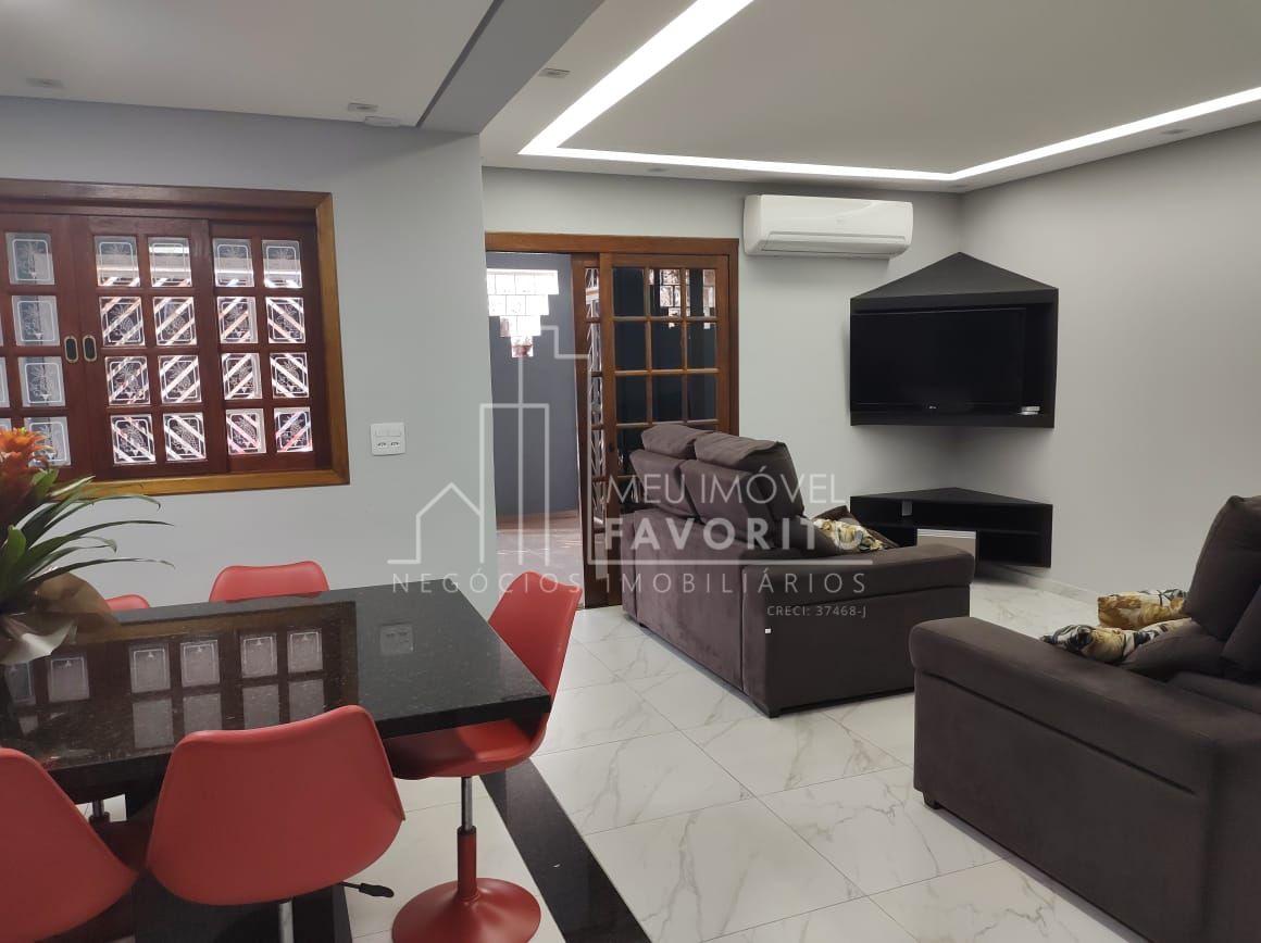 Vende-se Casa com 3 dorm, 1 suíte, área gourmet, Almerinda Cha...