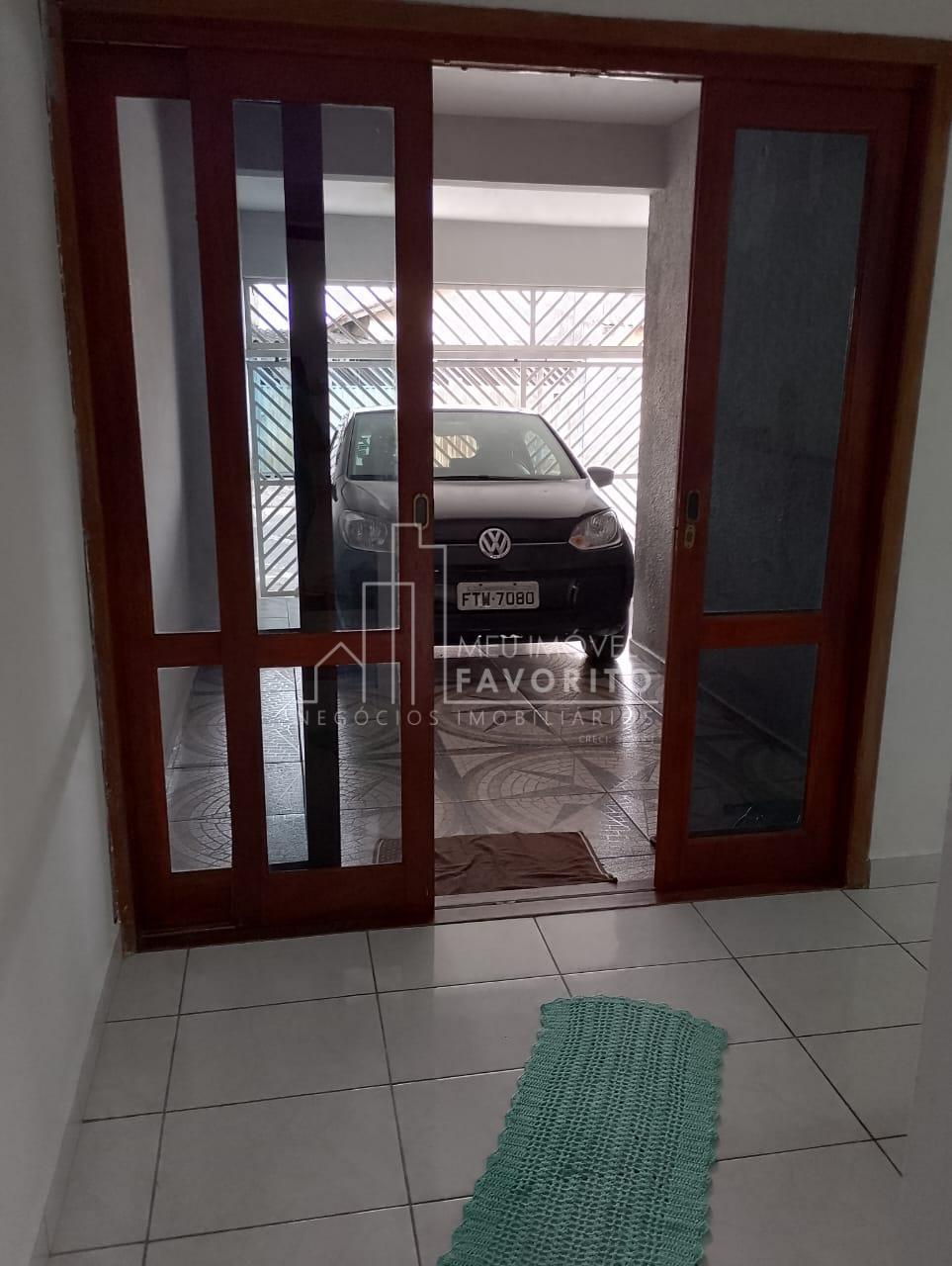 Vende se Casa t?rrea, com 2 quartos, terra?o com churrasqueira...