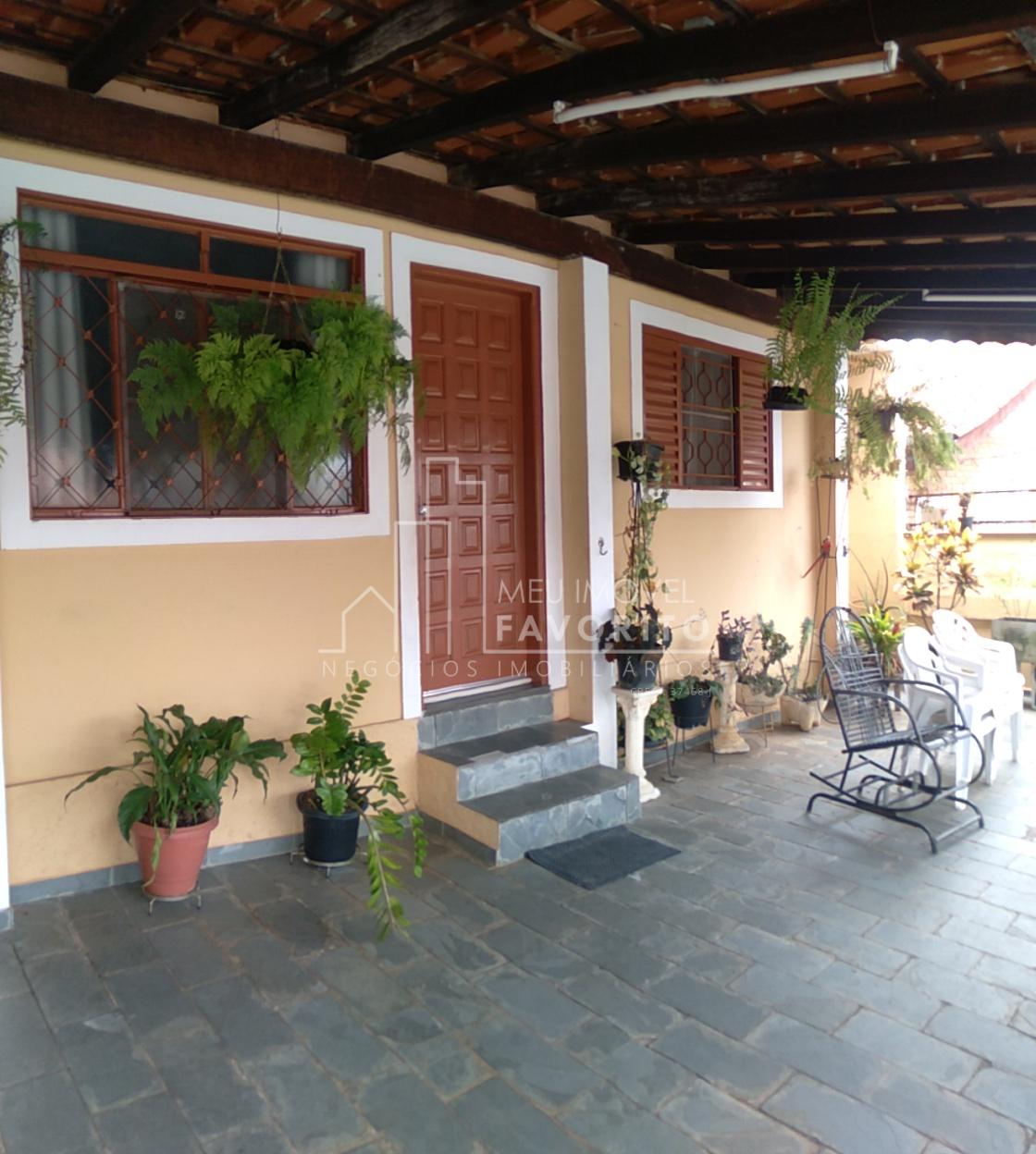 Casa com 4 quartos, 2 banheiros com 167m , no Bairro Eloy Chav...