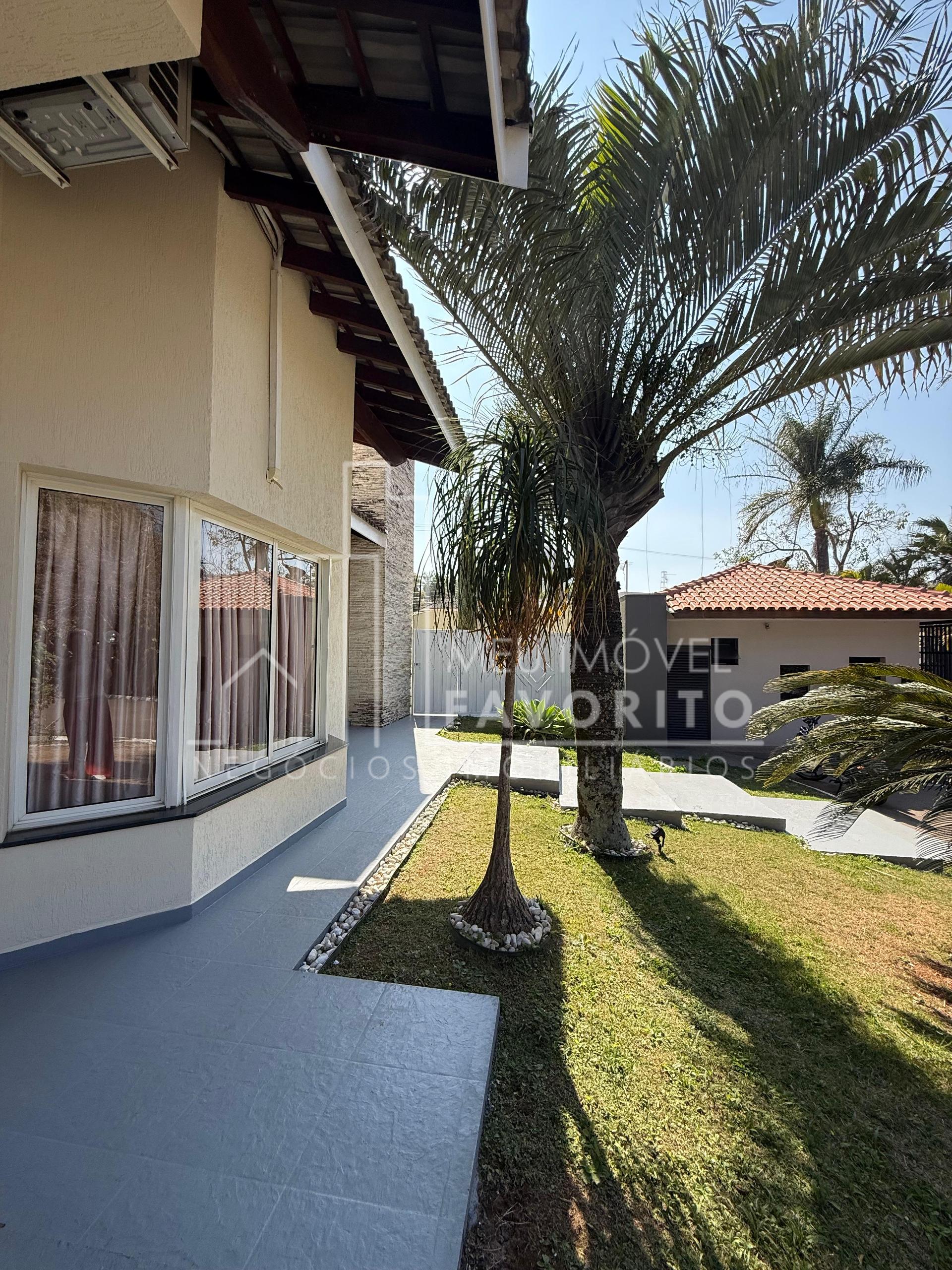 Aluga-se casa com 490m , 4 dormit?rios  2 su?tes , no Condom?n...