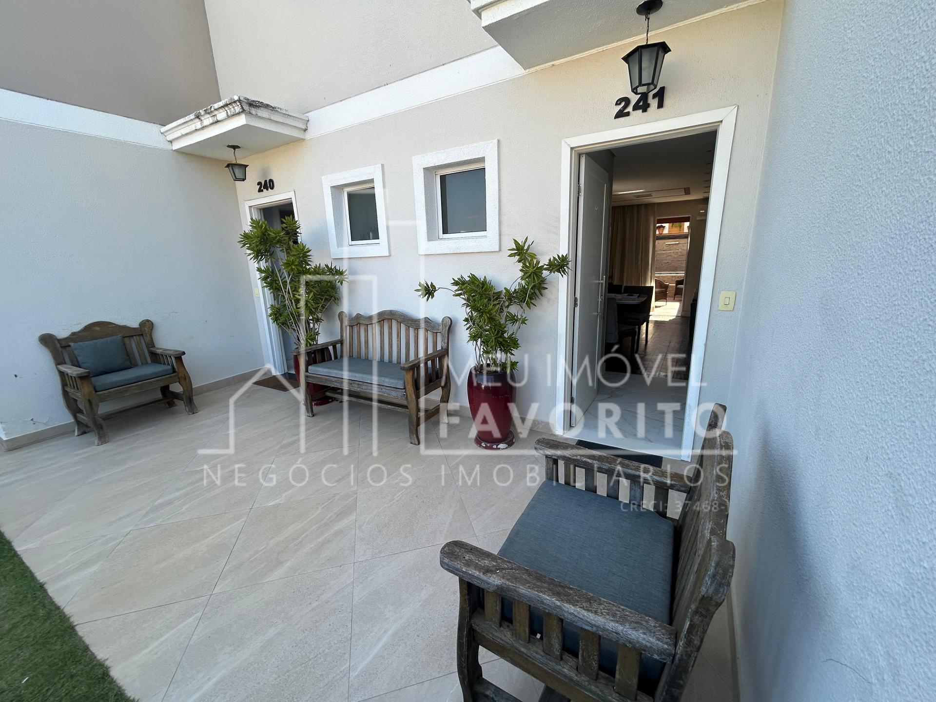 Exclusiva  Casa com Piscina Climatizada no Condomínio Vintage ...