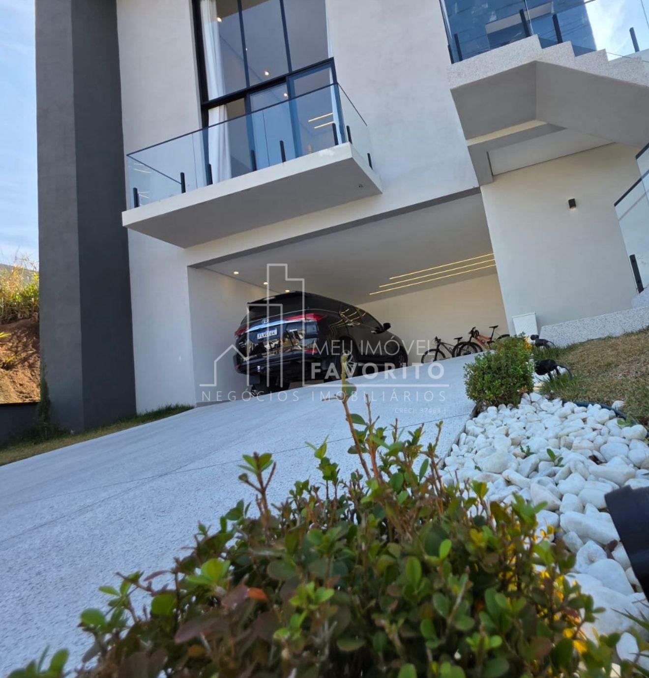 Sobrado Condomínio Laguna com 245m2 área construída Várzea Pau...