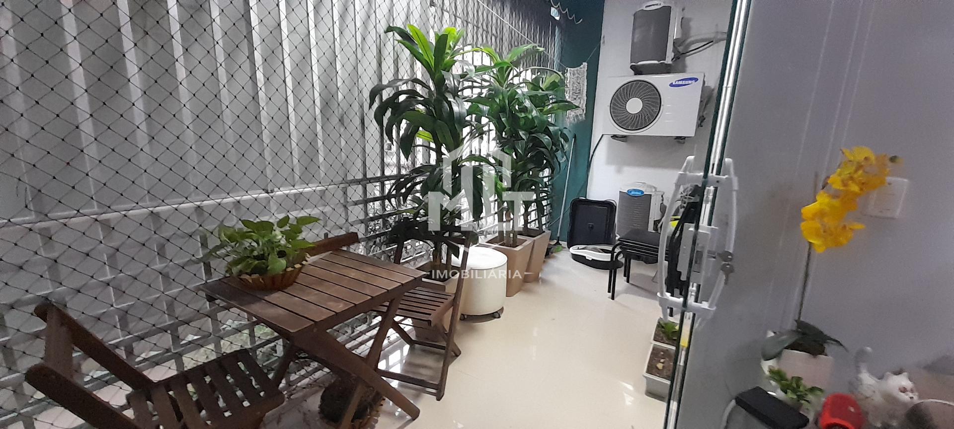 MLT Vende Vila Isabel apartamento 64m , modernizado, varanda, 02 quartos, vaga.