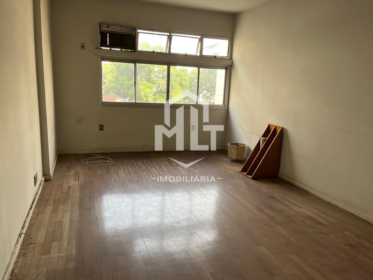 MLT vende na Tijuca, apto de 2 quartos sendo 1 suíte, sala em 2 ambientes.