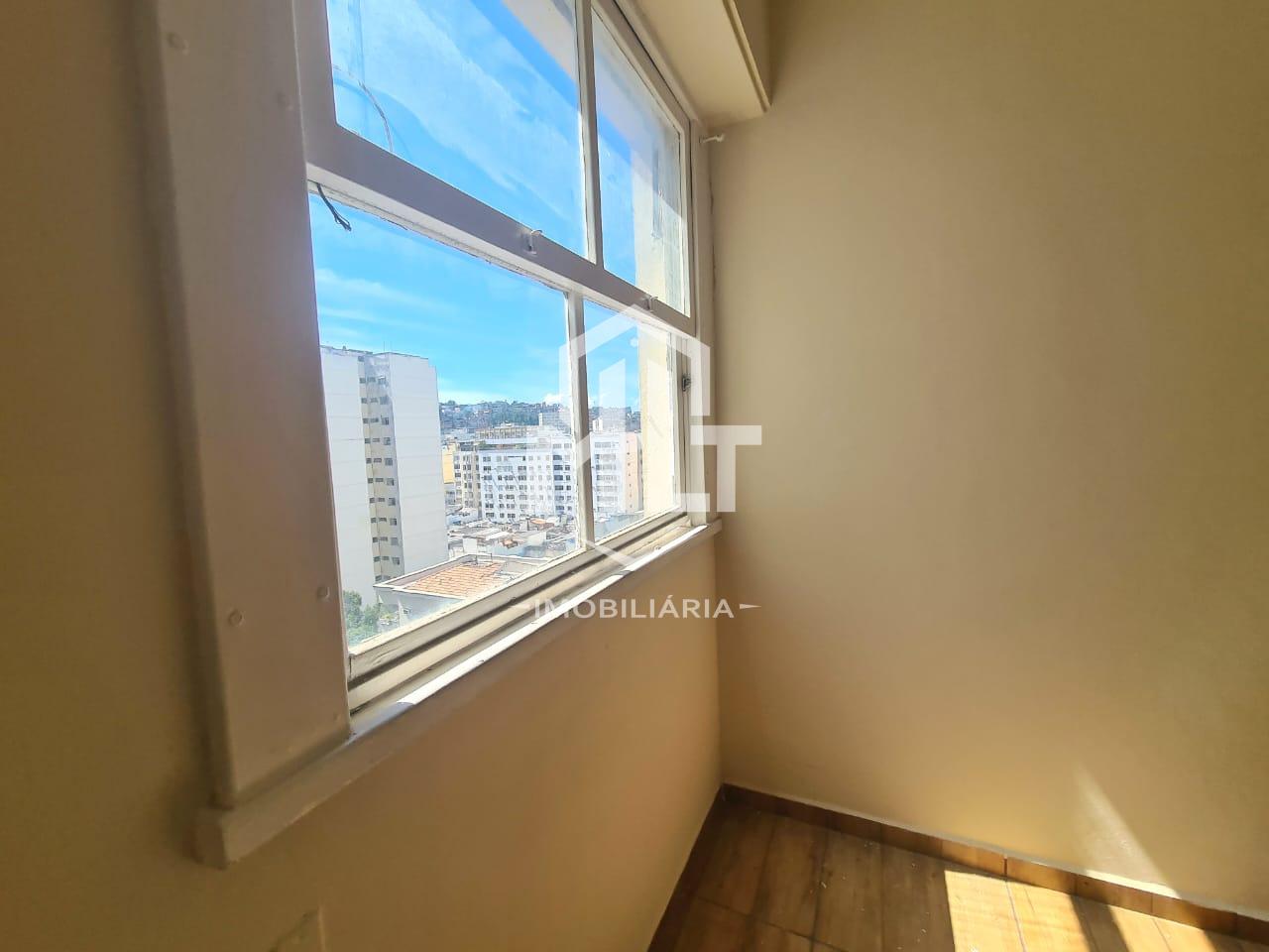 Encantador apartamento quarto e sala de 37m , à menos de 5 minutos do Largo do Machado.