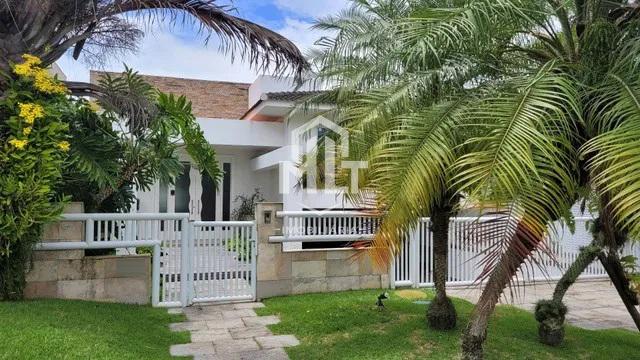 Casa no Condomínio Crystal Lake para venda, na Barra da Tijuca, com 660m  de área total.